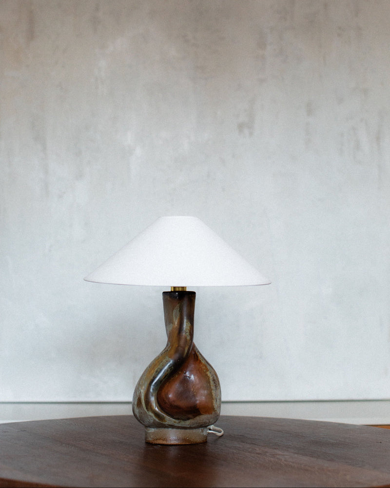 Ceramic table lamp with organic brown base and white shade