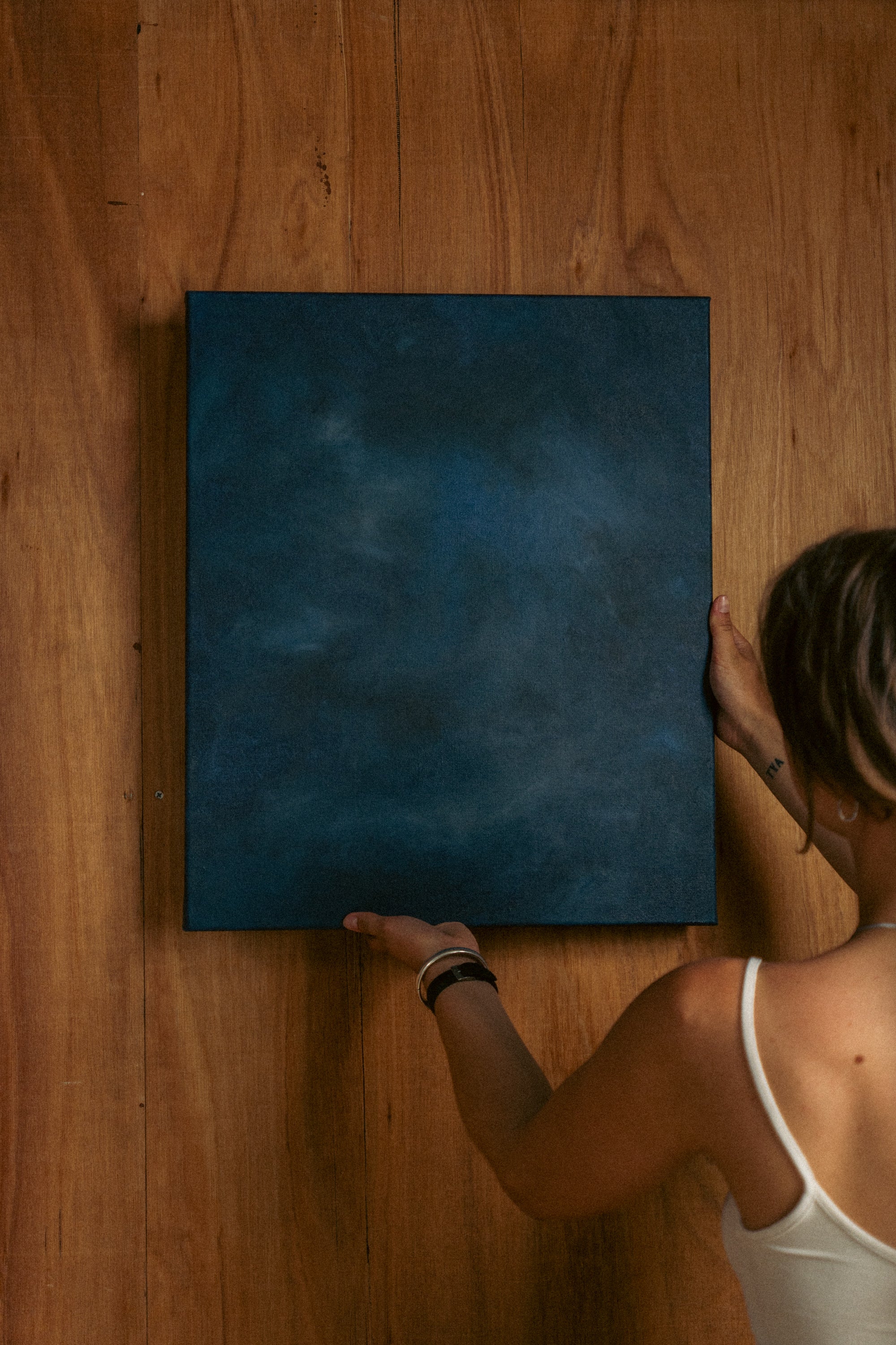 Oil painting by Aimée Adriaansen, Midnight Window (2024) — side angle