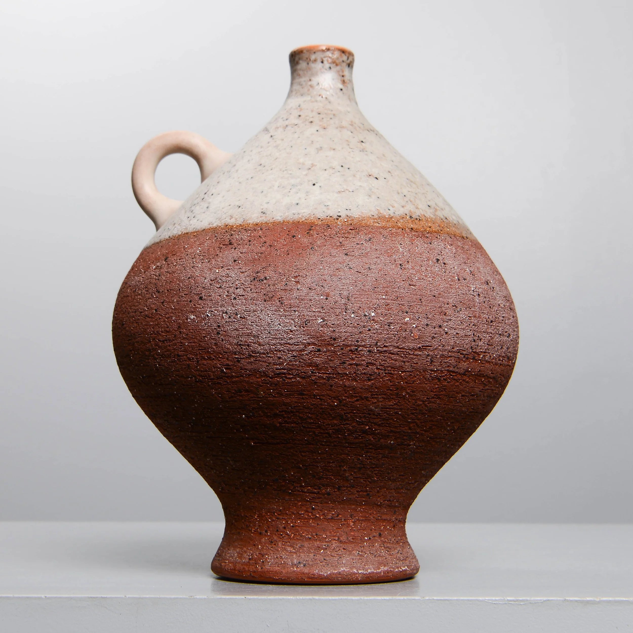 Large ceramic vase, by Thomas Hellström for Nittsjö (1960-1970) — side angle