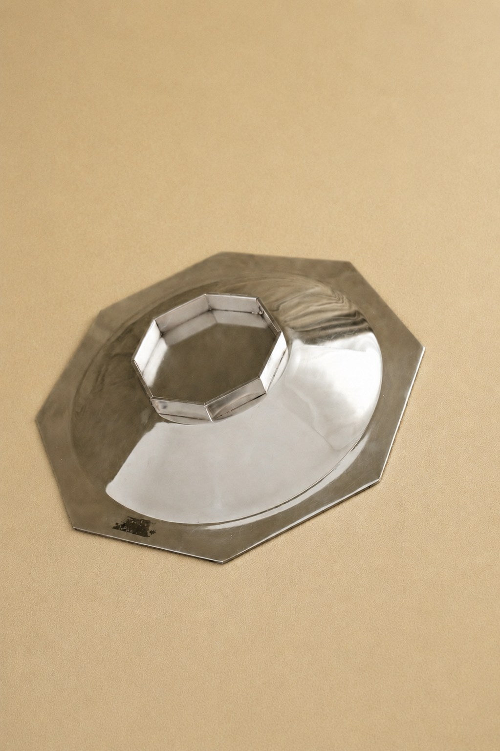 Art Deco Octagonal Centerpiece Plate — close-up