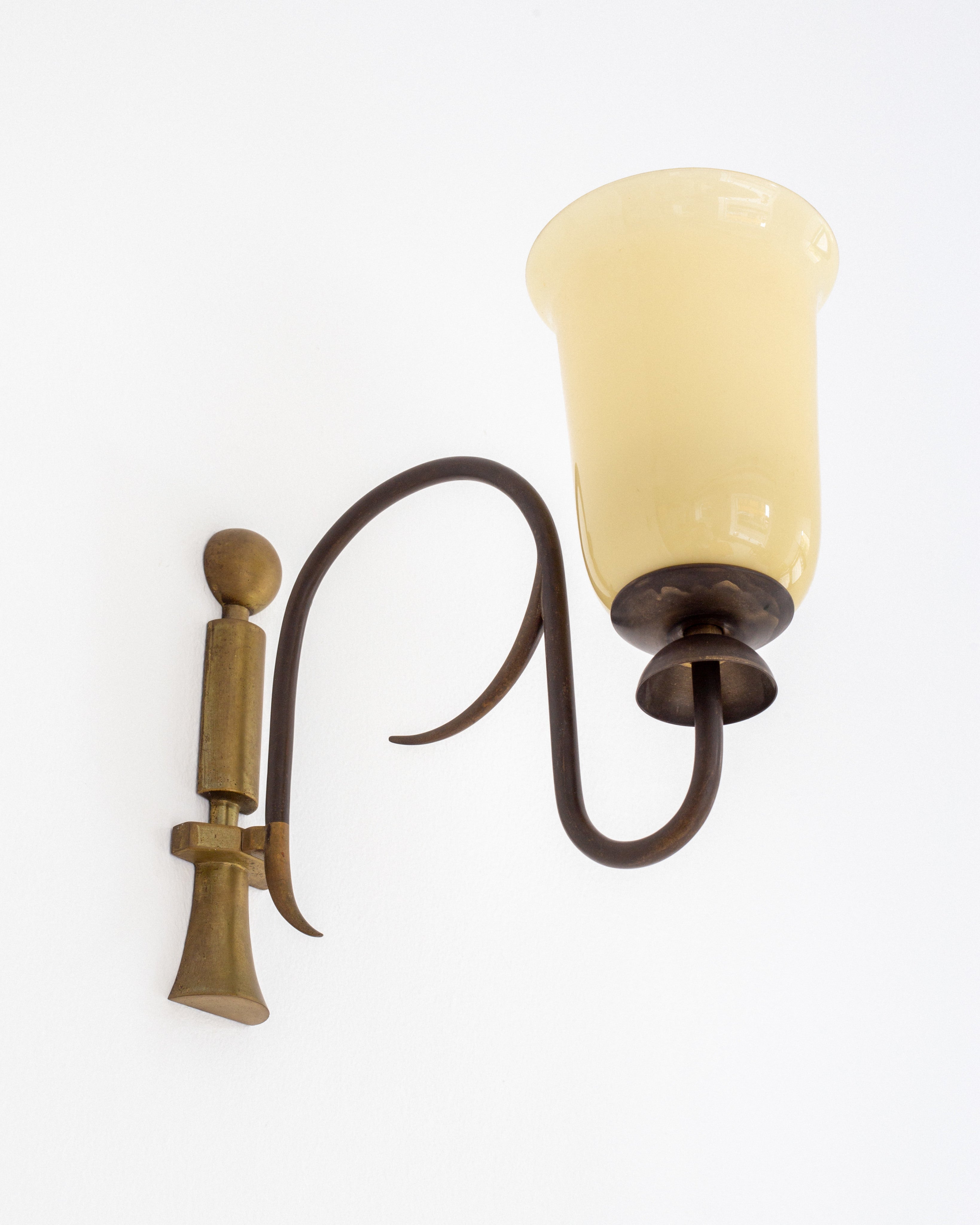 Paire d'Appliques Murales Art Déco avec Abat-jours en Verre, Années 1930