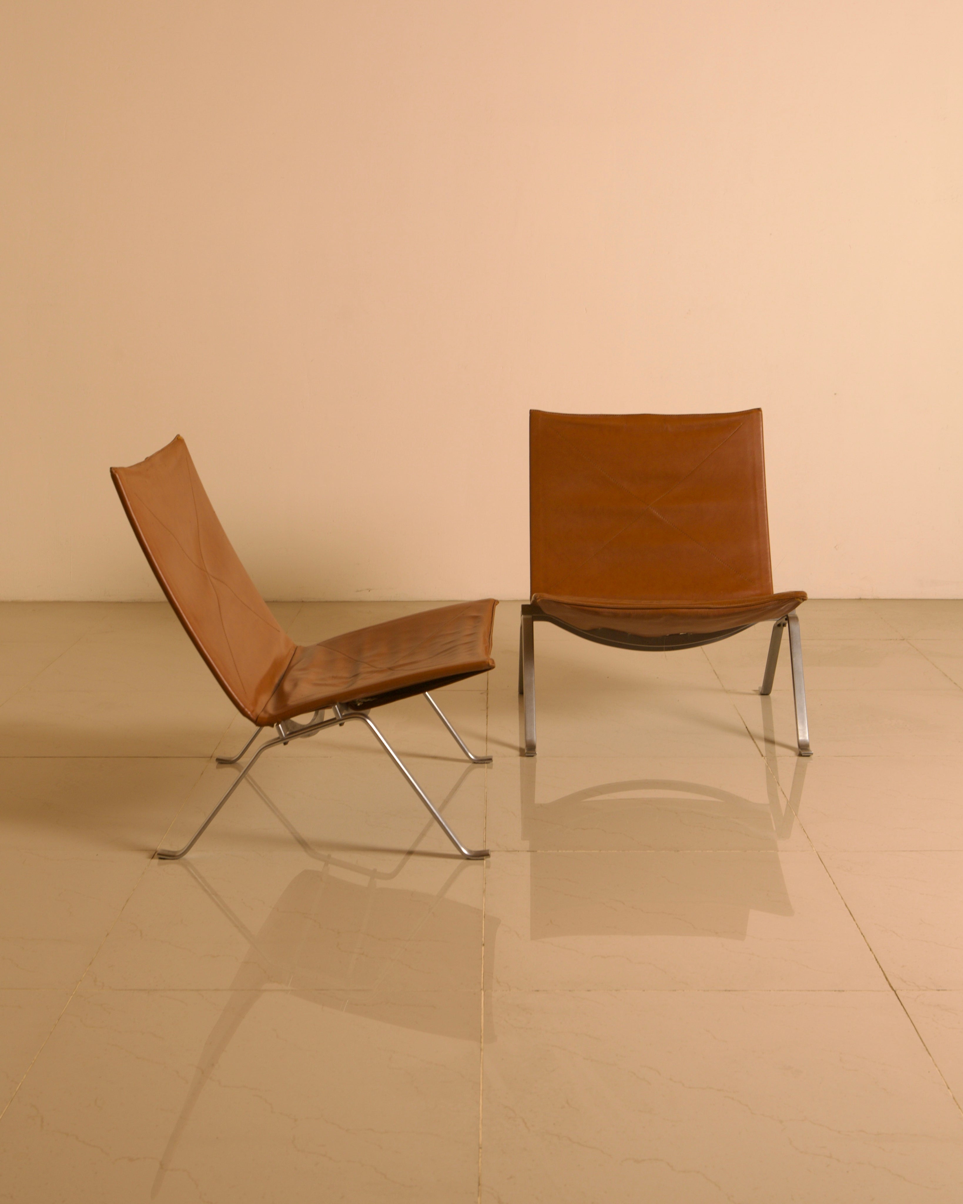 PK22 Cognac Leather Lounge Chair Pair by Poul Kjærholm, E. Kold Christensen, 1960s — side angle
