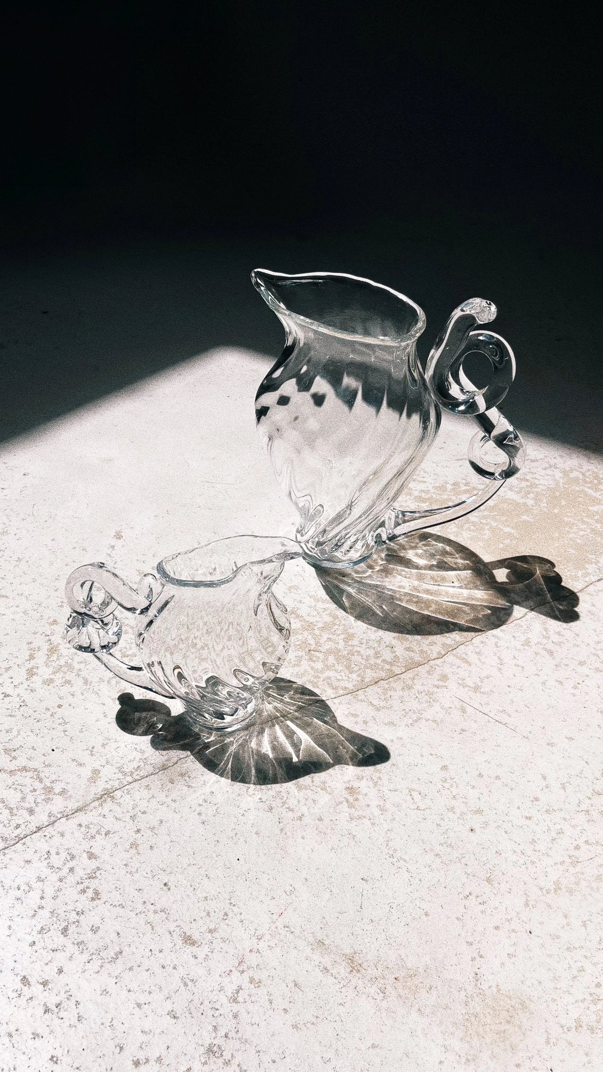 Vine Carafe 500 — side angle