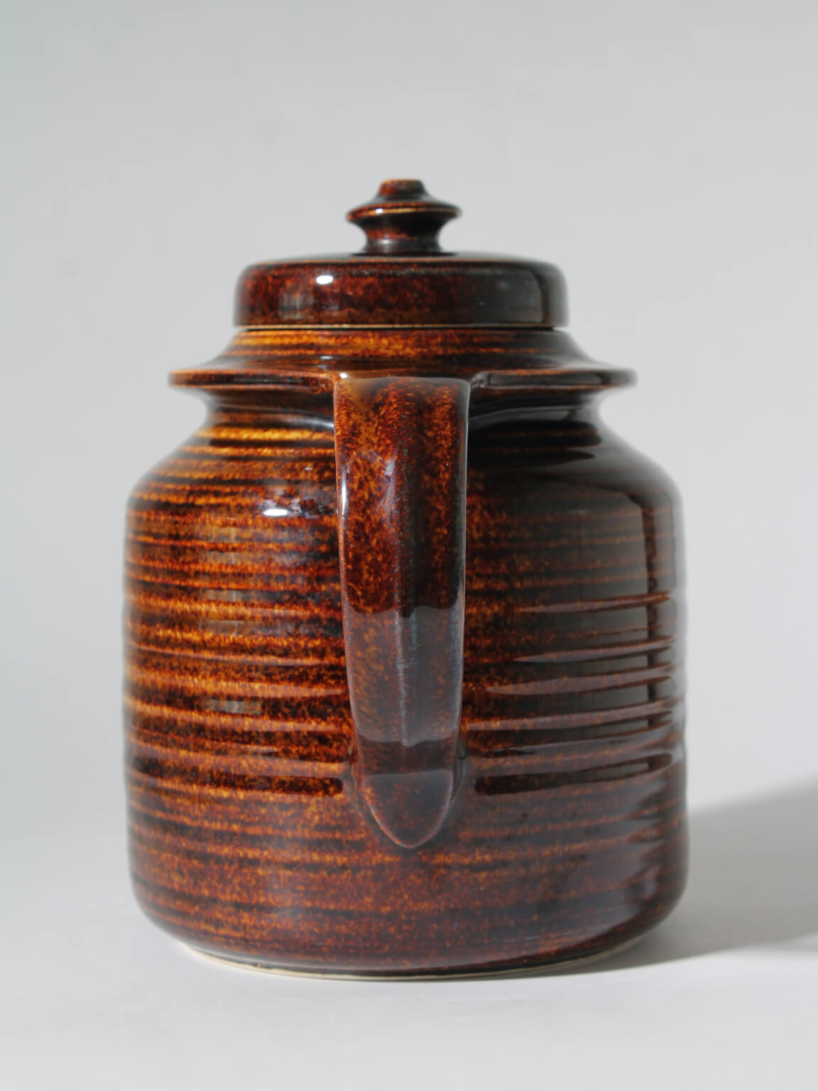 Ulla Procopé, Göran Bäck "Kaarna" Ceramic Glazed Teapot — close-up of rich brown ceramic texture