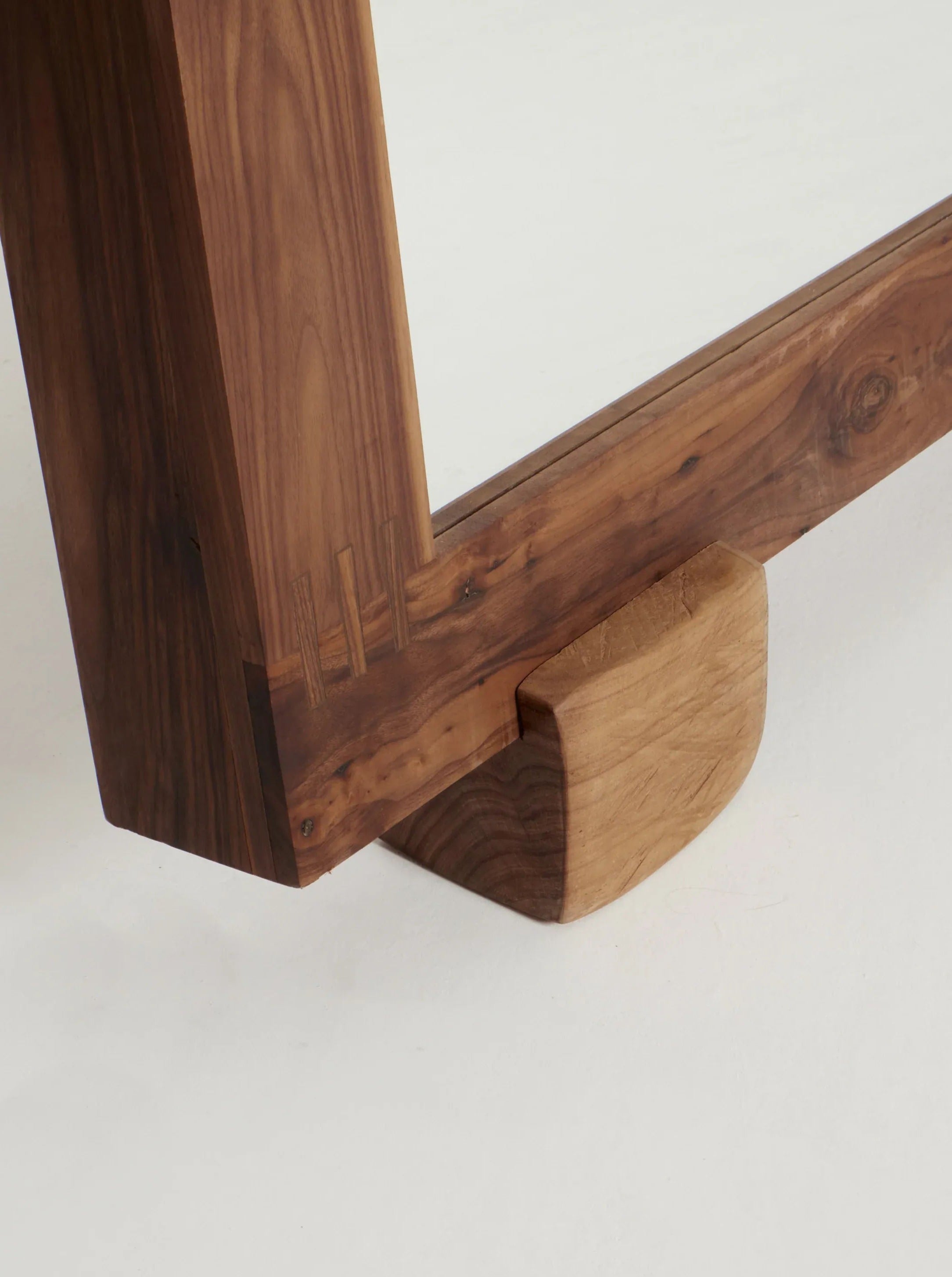 Olá Mirror — close-up of wooden base and frame details