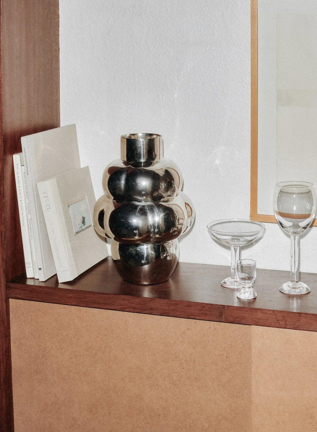 THE ROE STUDIO BALLOON OBJECT VASE 000 — lifestyle setting