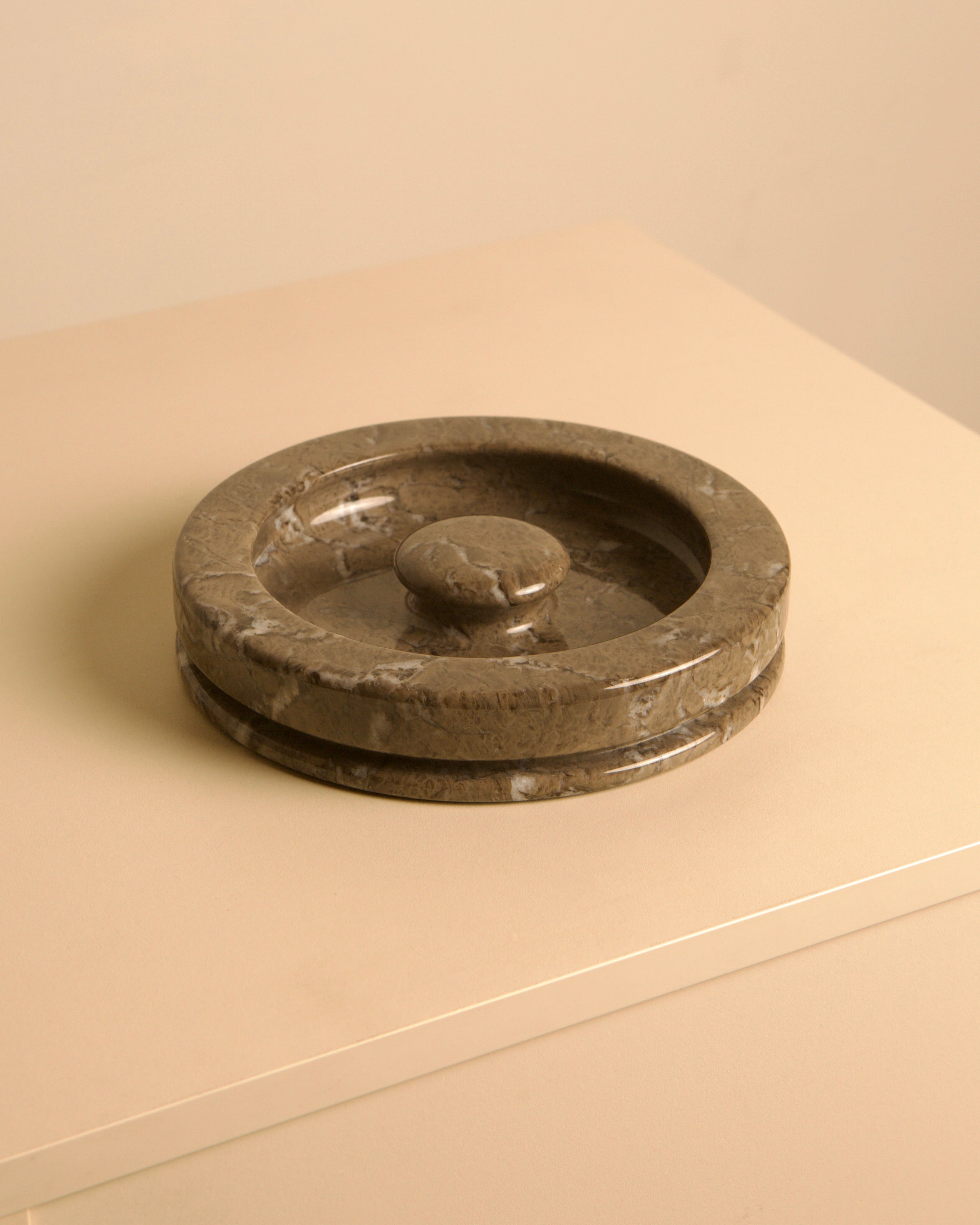 Angelo Mangiarotti for Knoll Grey Marble Ashtray No. 8532, 1960s by Treaptyque | The Oblist
