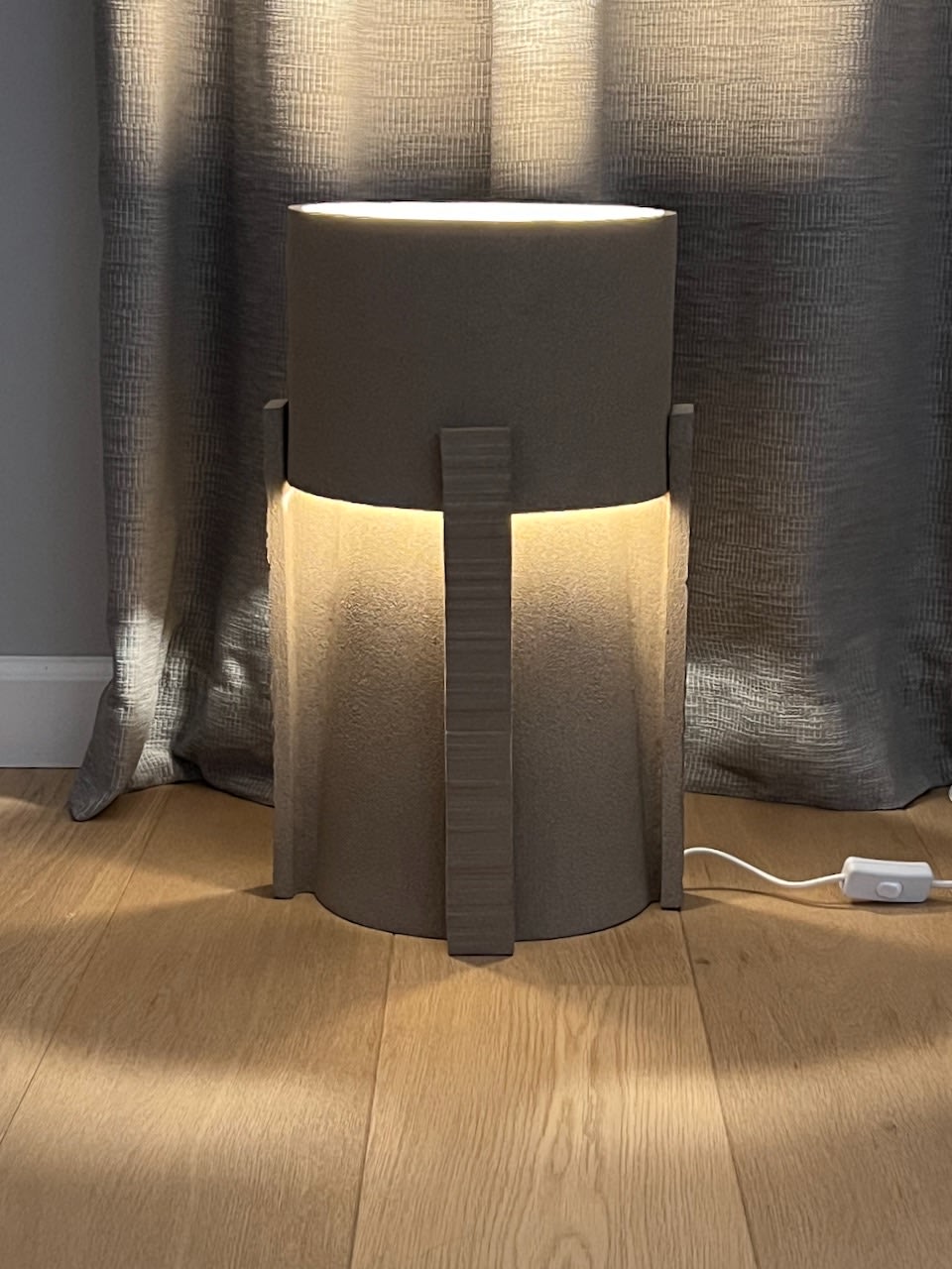 La Lampe de Table Hold en Céramique