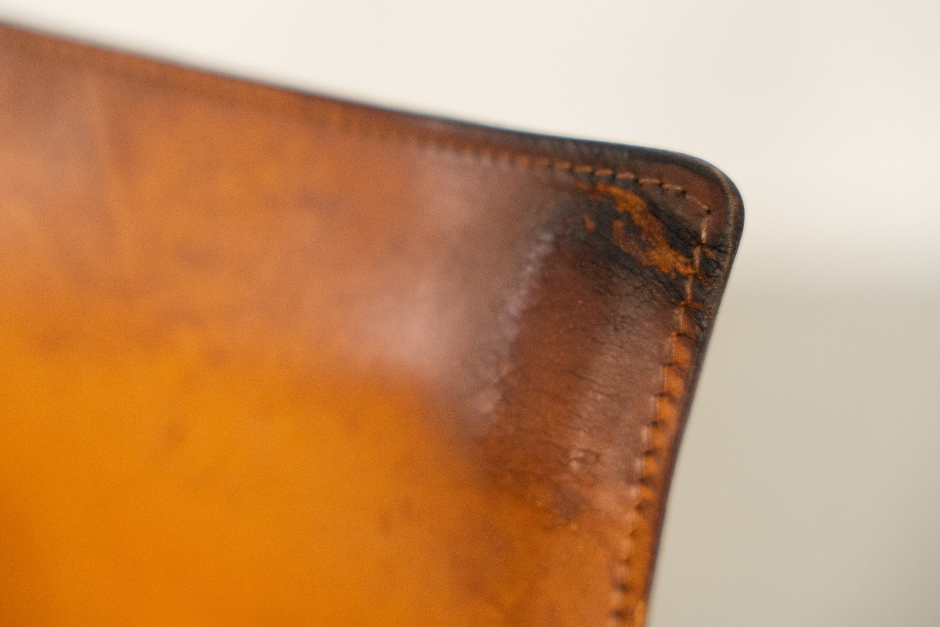 Cab 412 Chair Set by Mario Bellini for Cassina — close-up of leather seat detail