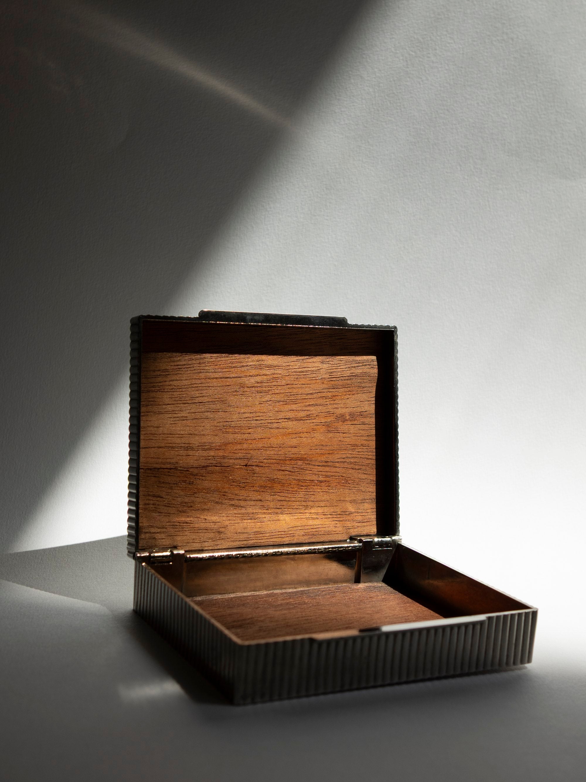 Mid-Century Italian Ribbed Silver-Tone Desk Box with Wood Interior — detail view