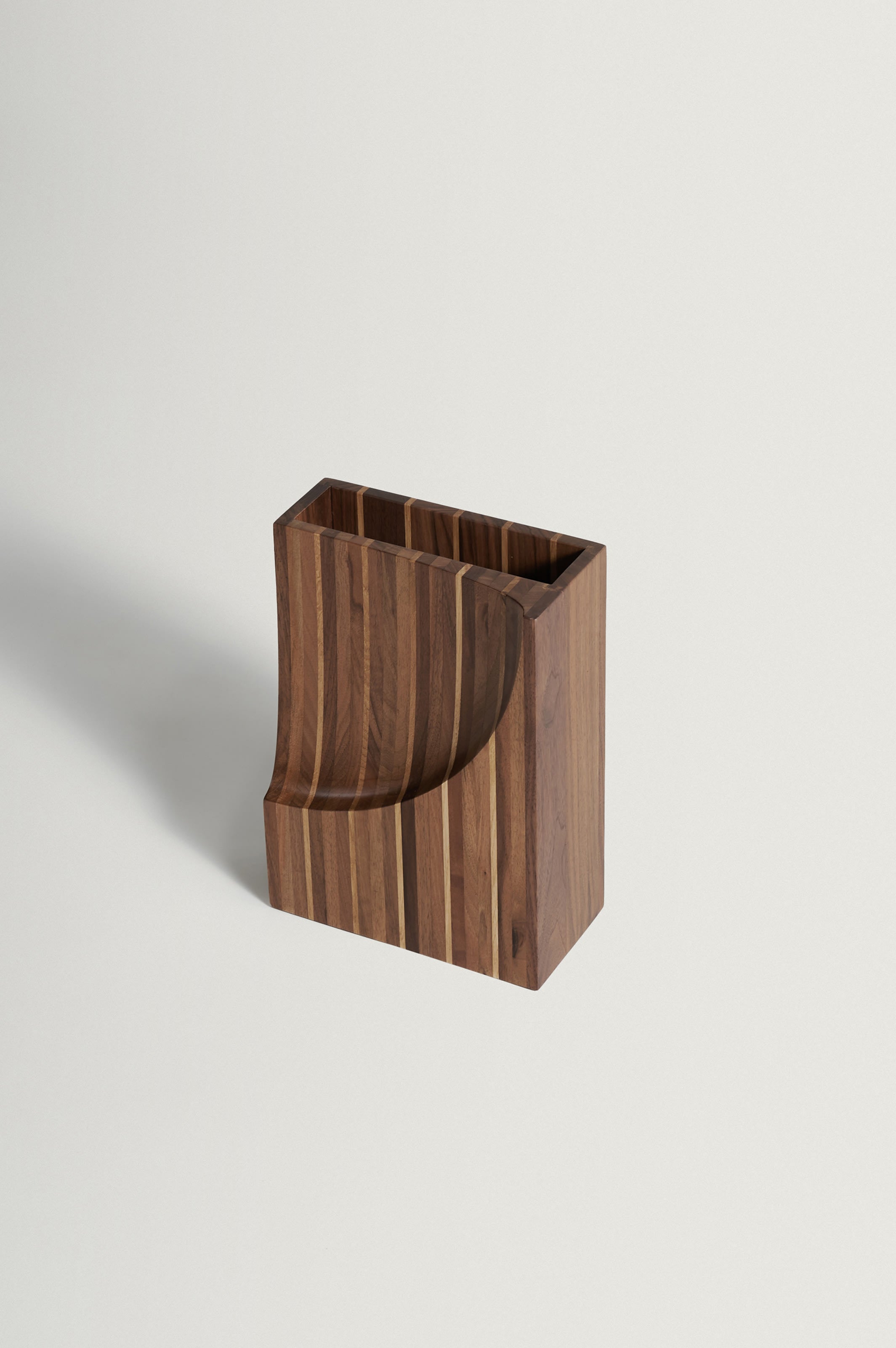 Cava Vase in Wood — detail view