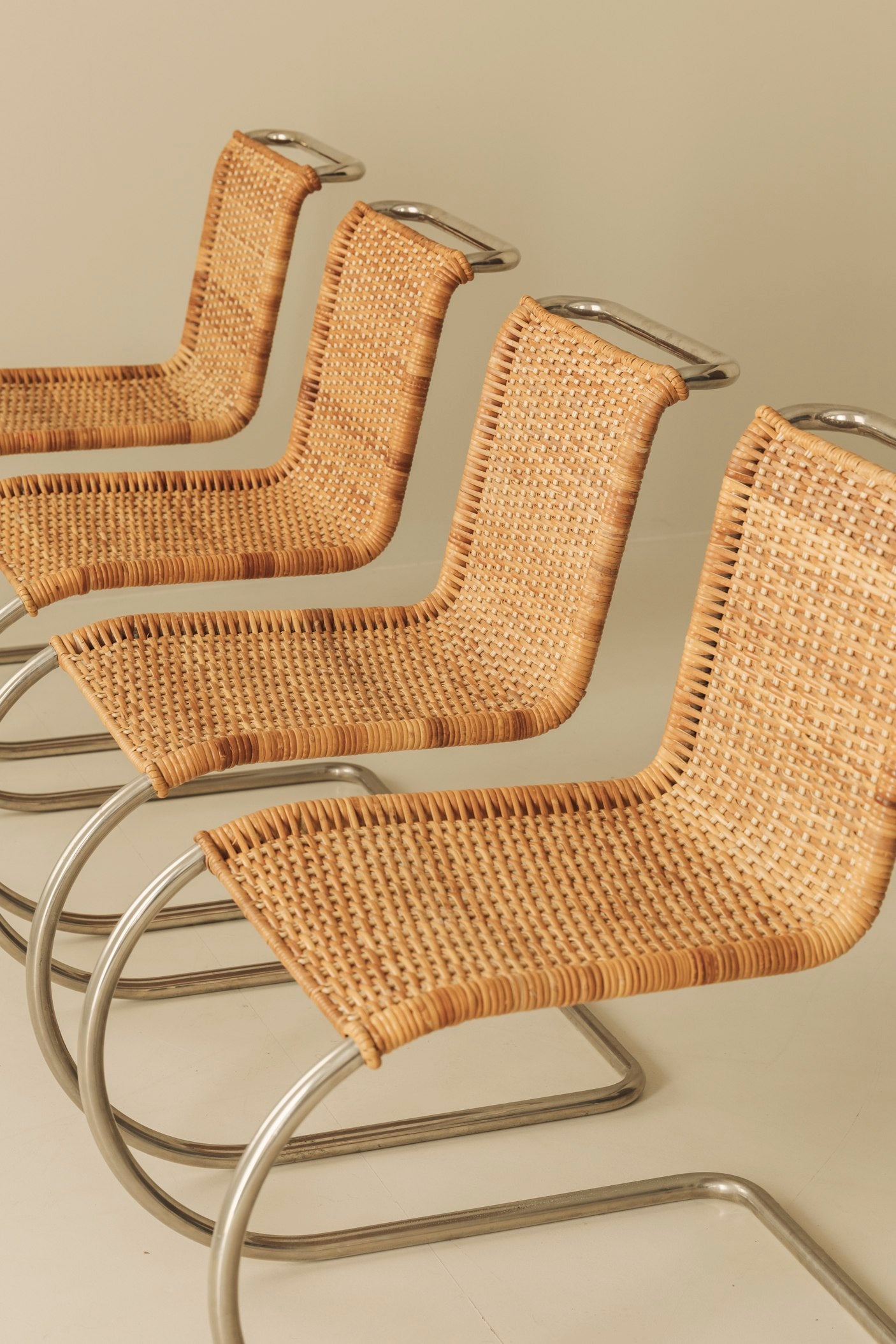Ludwig Mies van der Rohe – B42 Cantilever Dining Chairs (Set of 4) — close-up