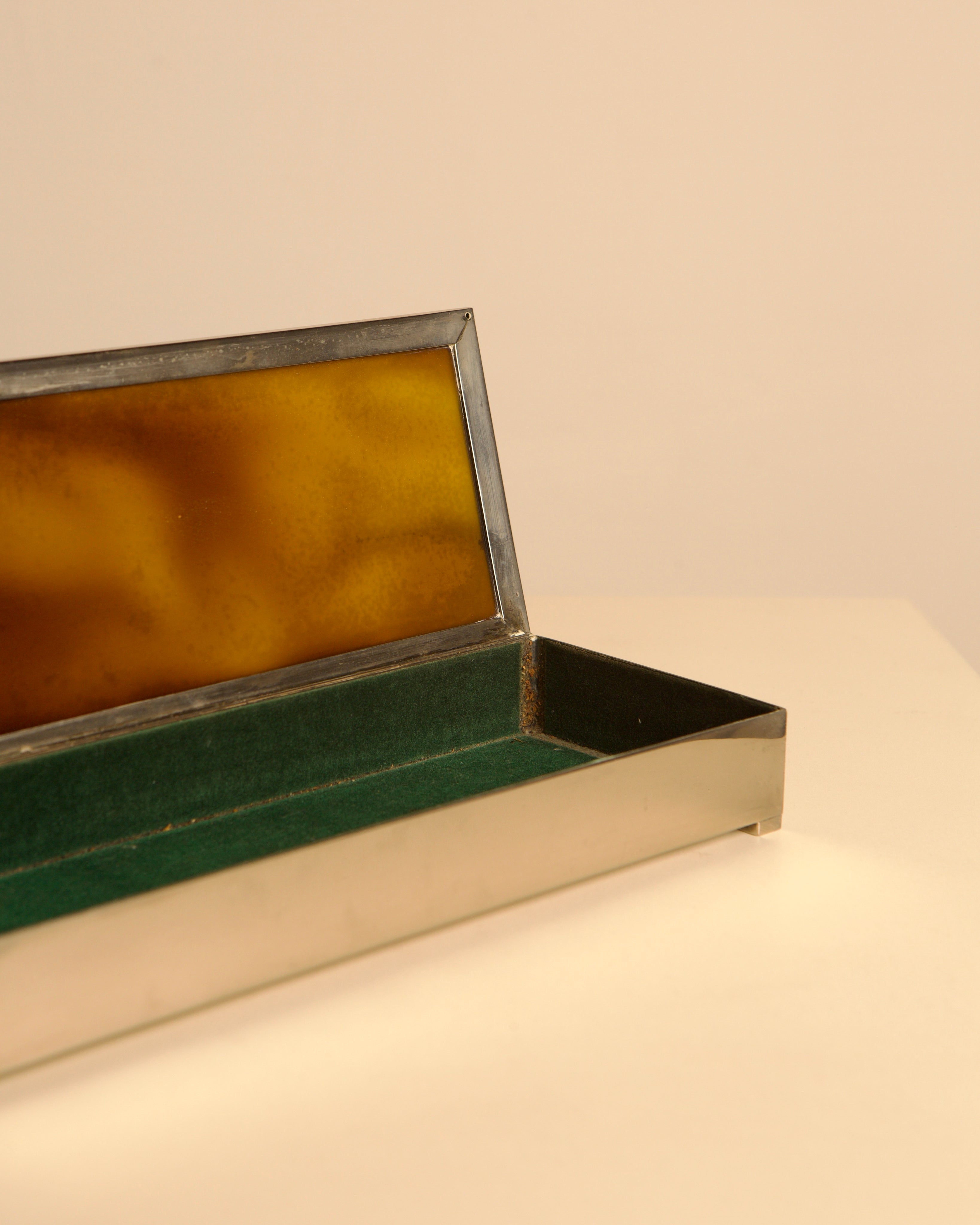 Italian rectangular box in chrome metal, amber faux tortoiseshell lacquer and green velvet — close-up