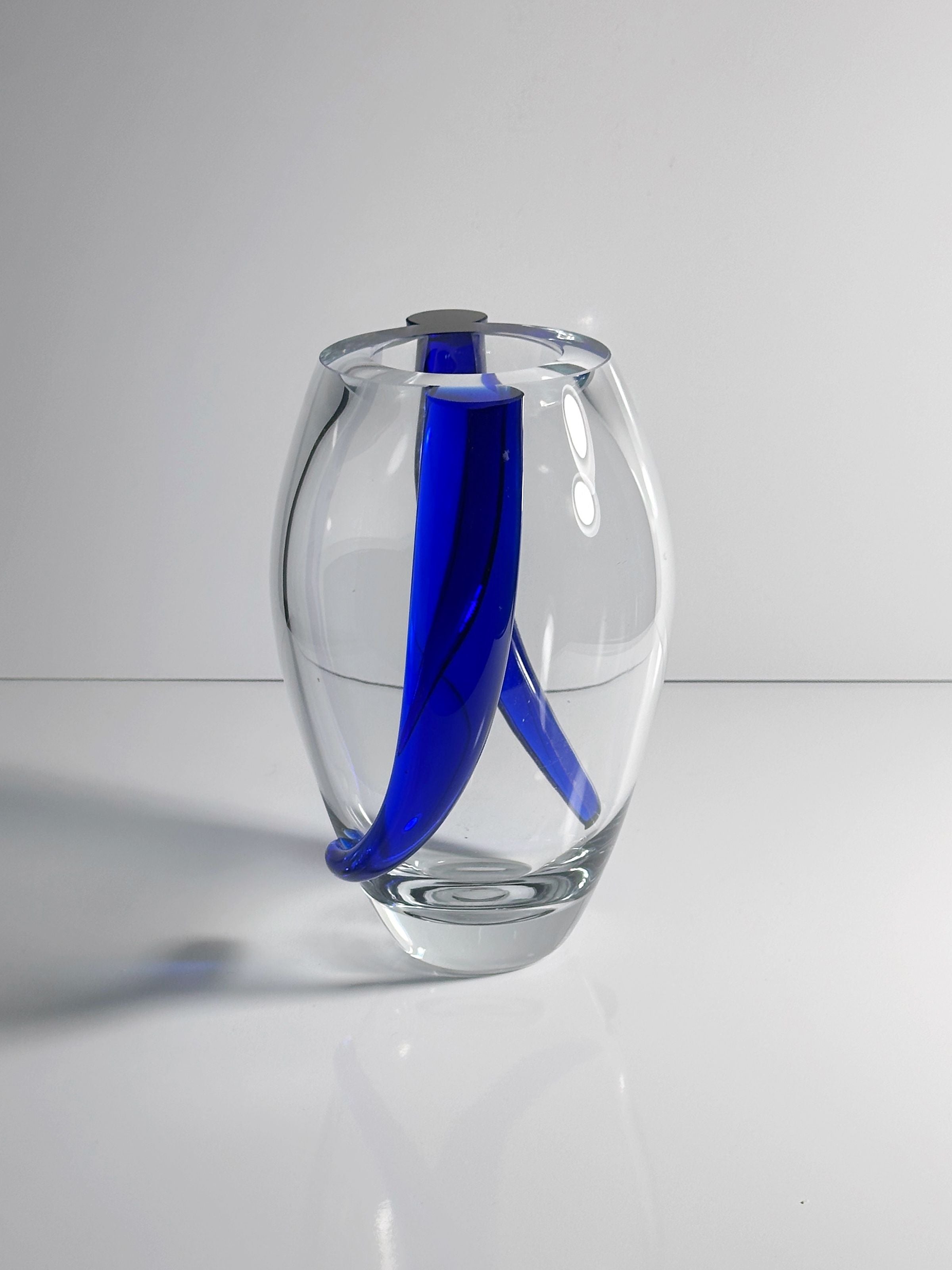 Clear crystal glass vase with blue twisted spiral interior design