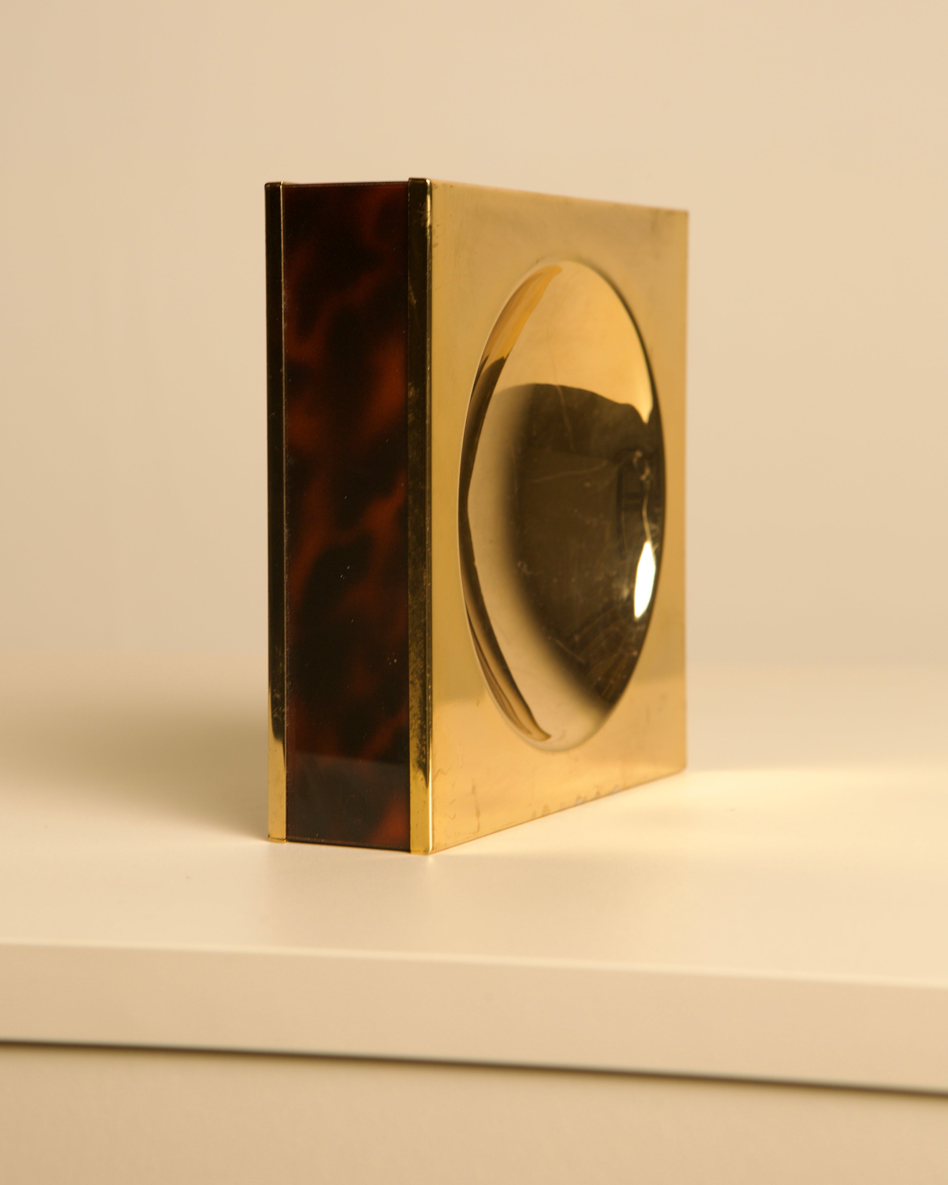 Plateau à bibelots italien en métal doré et écaille de tortue, années 1970