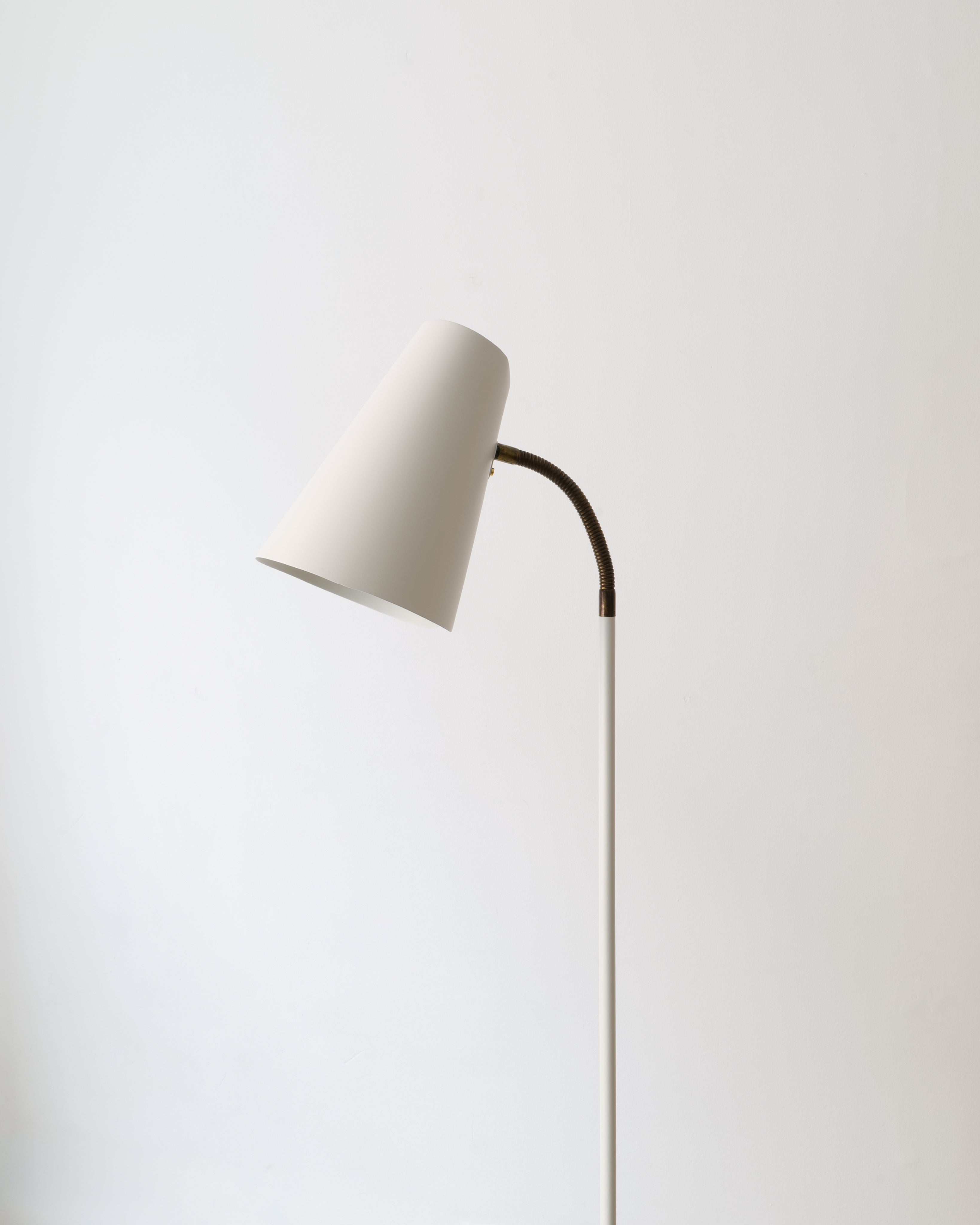 Harald Notini Böhlmarks Model 225 Floor Lamp 1940s — lifestyle setting