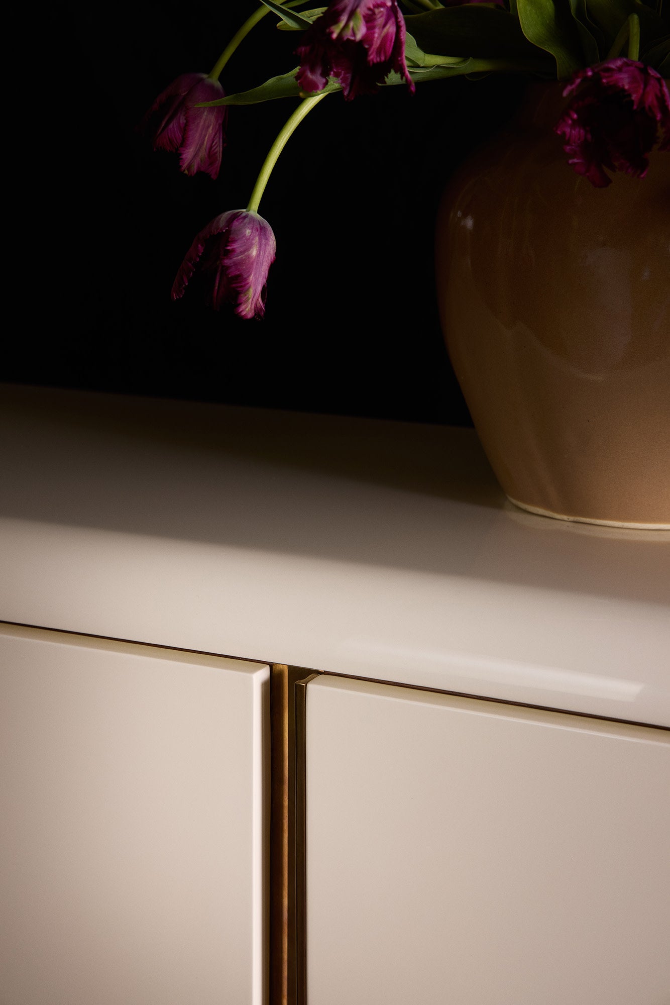 Various Positions Server in Polished Lacquered designed by Yaniv Chen — additional view