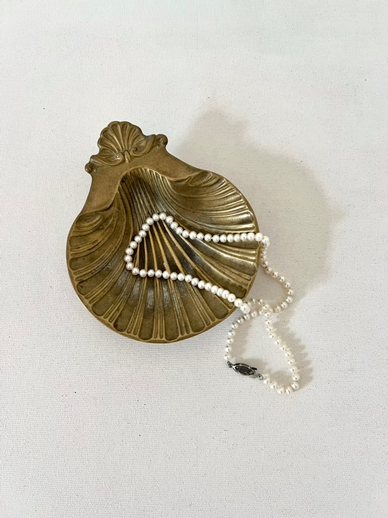 Bronze shell-shaped vide poche with pearl necklace styling detail