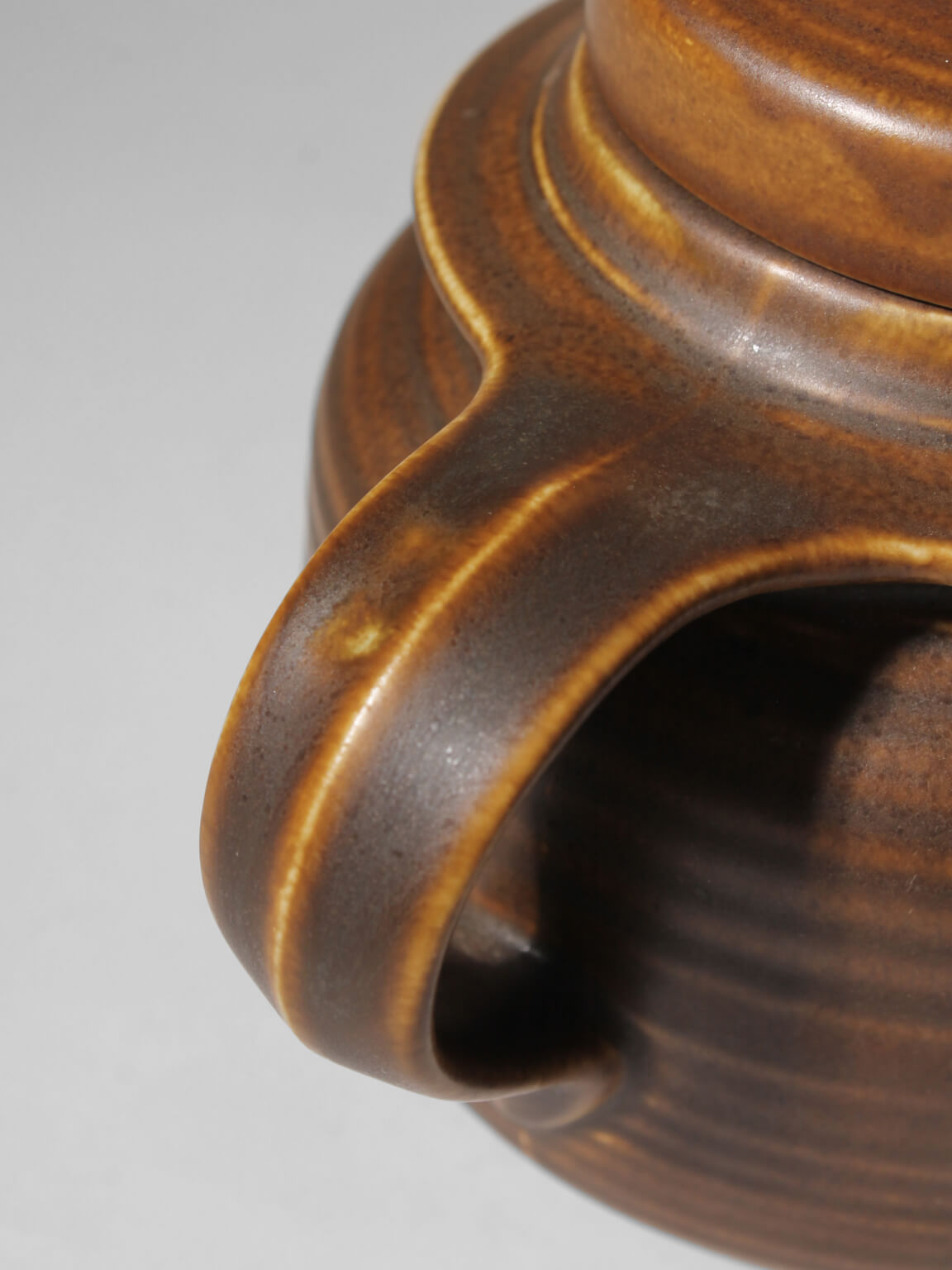Ulla Procopé, Göran Bäck "Kaarna" Ceramic Matte Teapot — lifestyle setting