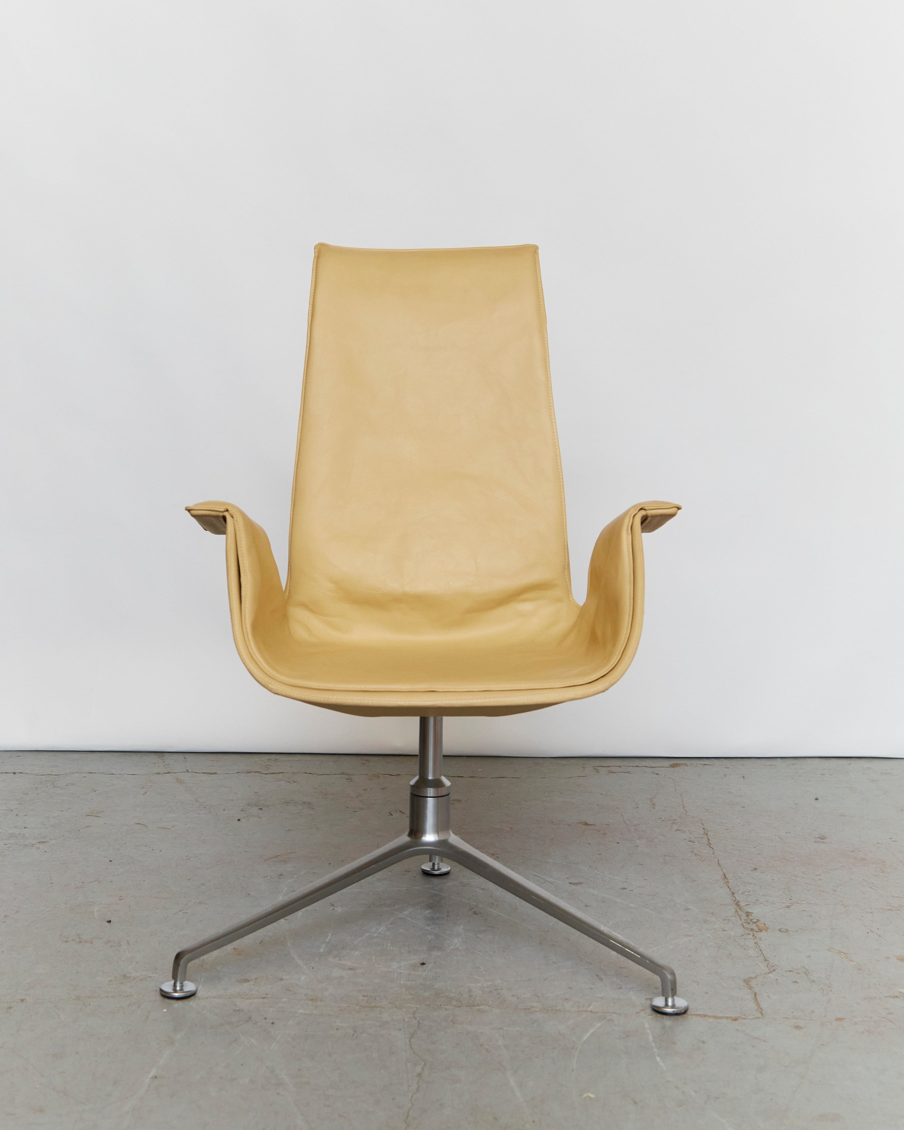 Armchair Model 6725 Swivel Tulip Chair | The Oblist