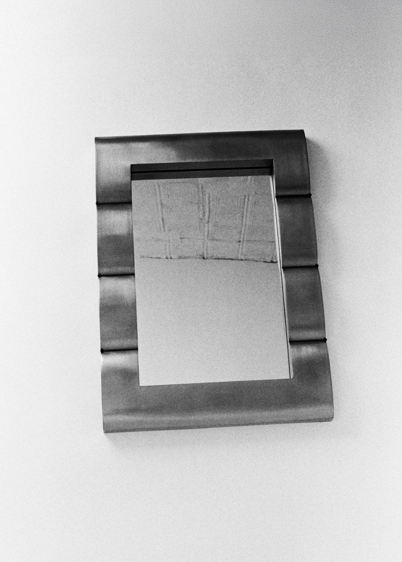 Miroir "Chambre Cannelée", Miroir Contemporain en Acier