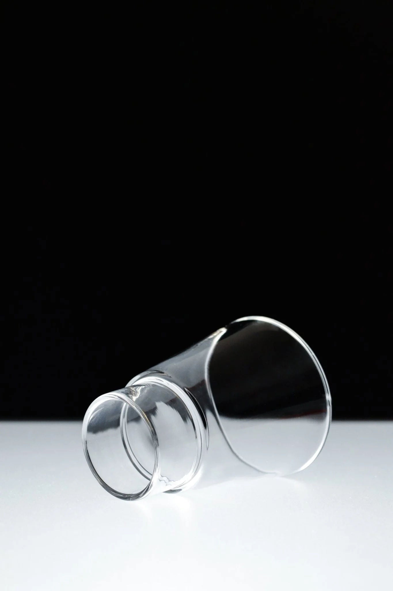 Podio' Glass - Clear — side angle showing transparent glass design
