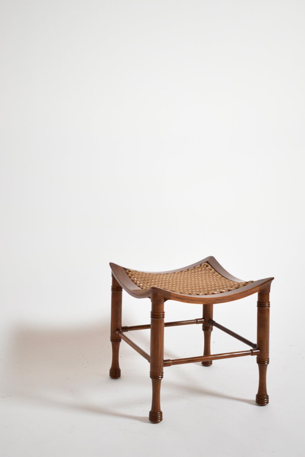 Tabouret en bois Arts & Métiers de Thèbes, années 1900