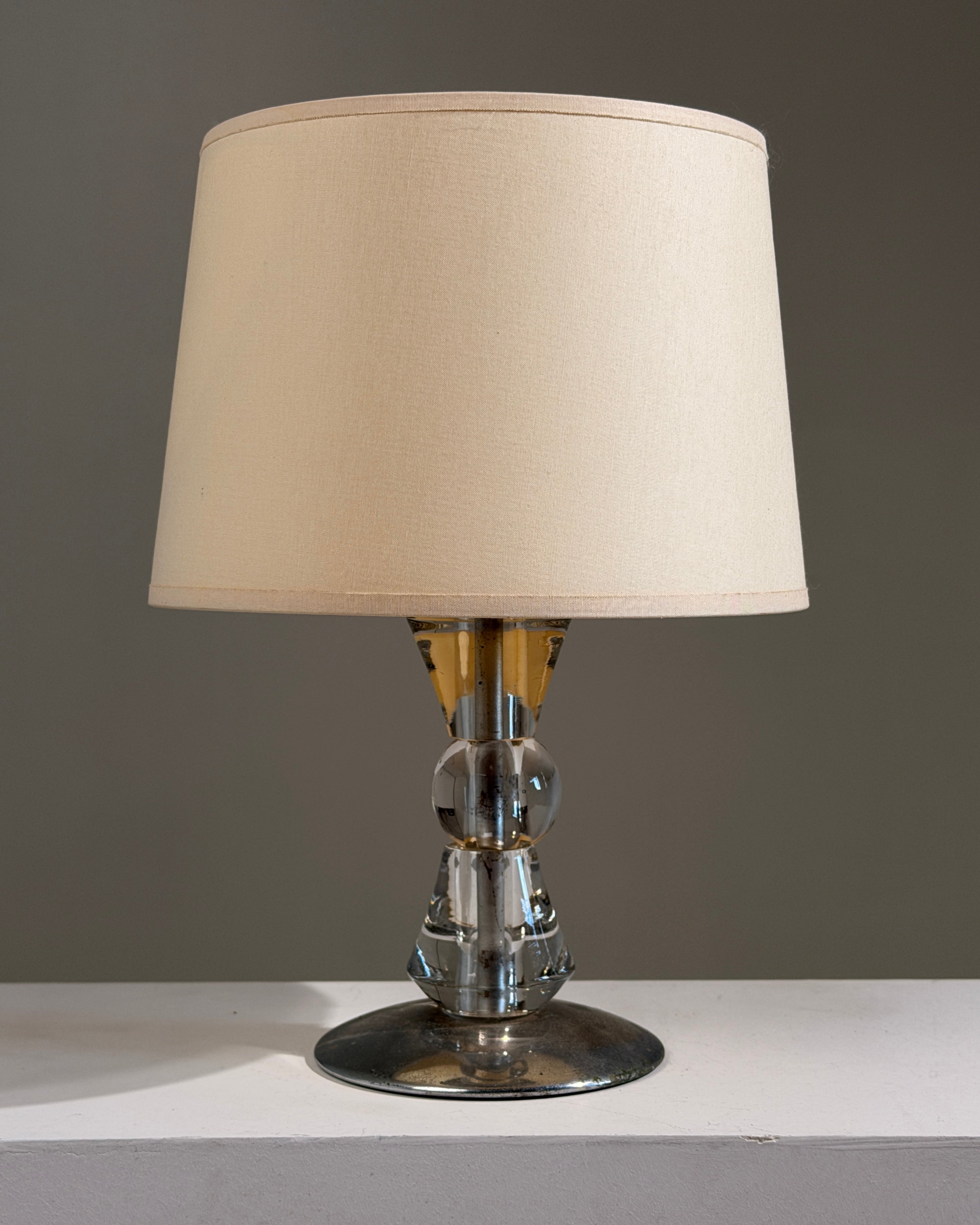 Art Deco glass table lamp, France, circa 1930 by Figuresdesign | The Oblist