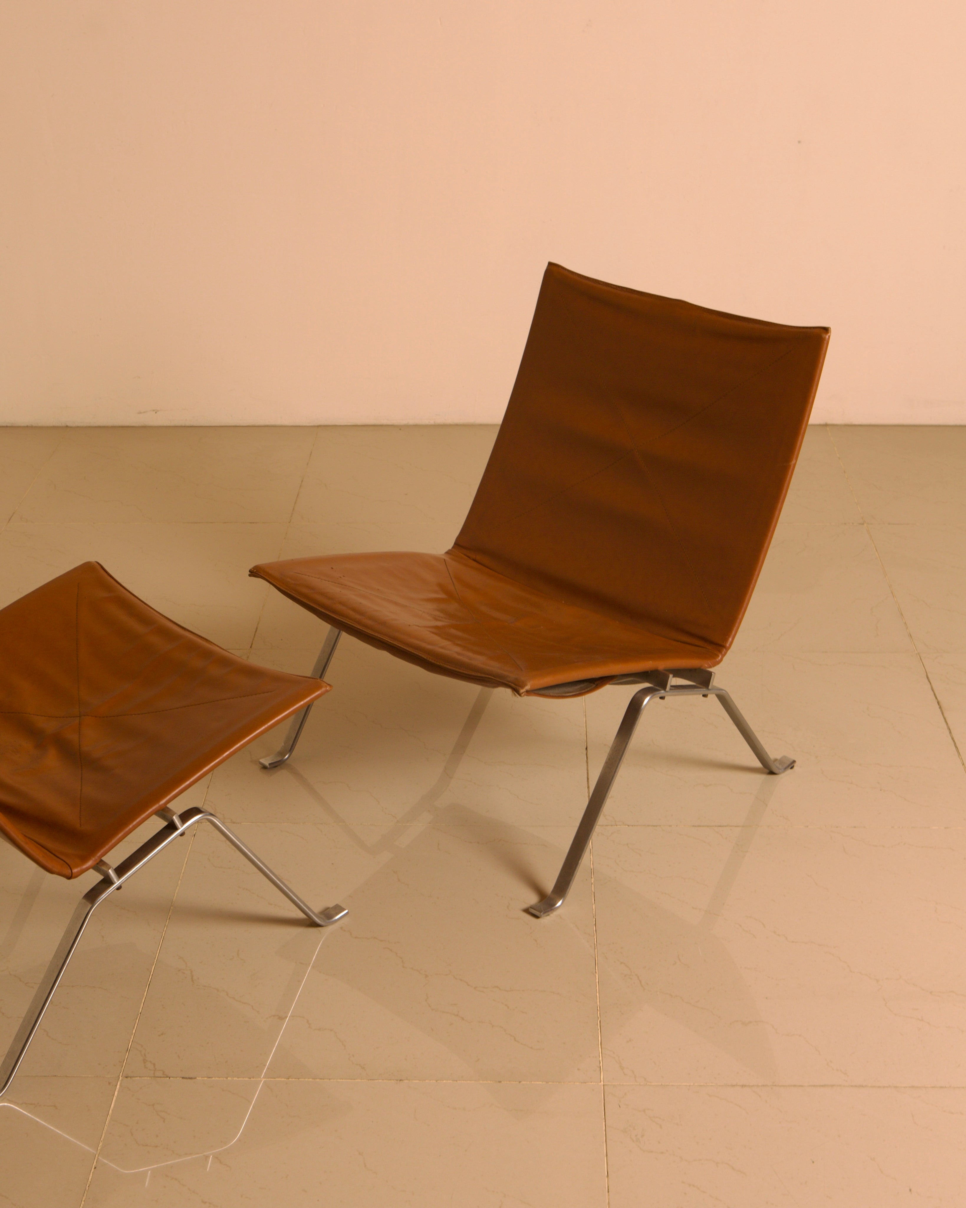 PK22 Cognac Leather Lounge Chair Pair by Poul Kjærholm, E. Kold Christensen, 1960s — in context