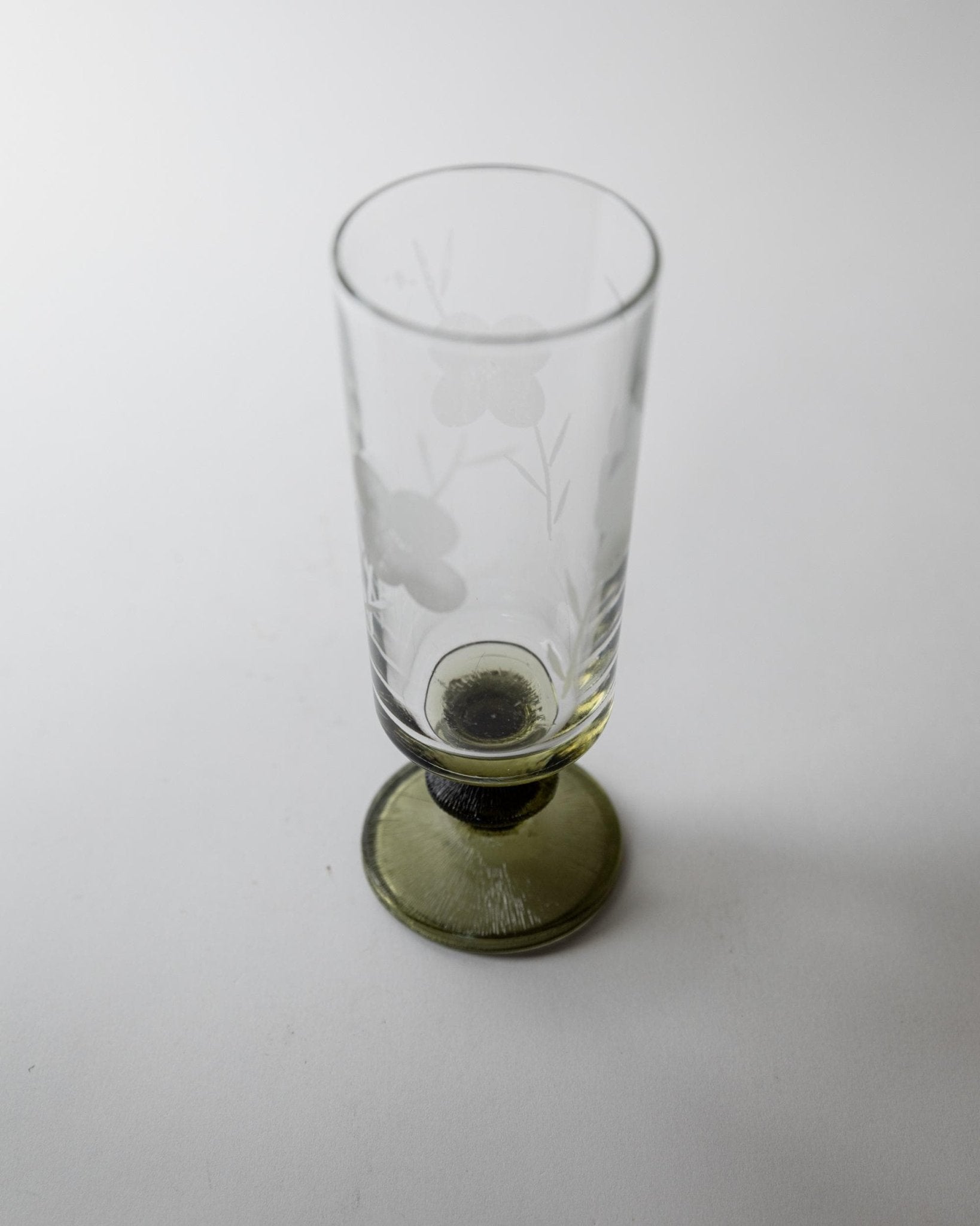 Vintage 1970s Champagne Glasses Set of 4, Olive Green Stems with Etched Floral Clear Glass Bowls, Elegant Barware Tableware, Gift Idea — alternate view