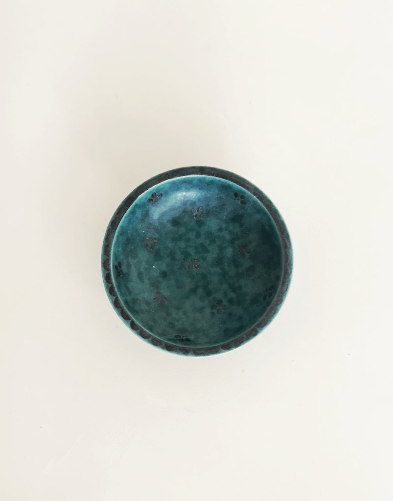 Gustavsberg Argenta Footed Bowl by Wilhelm Kåge — detail view