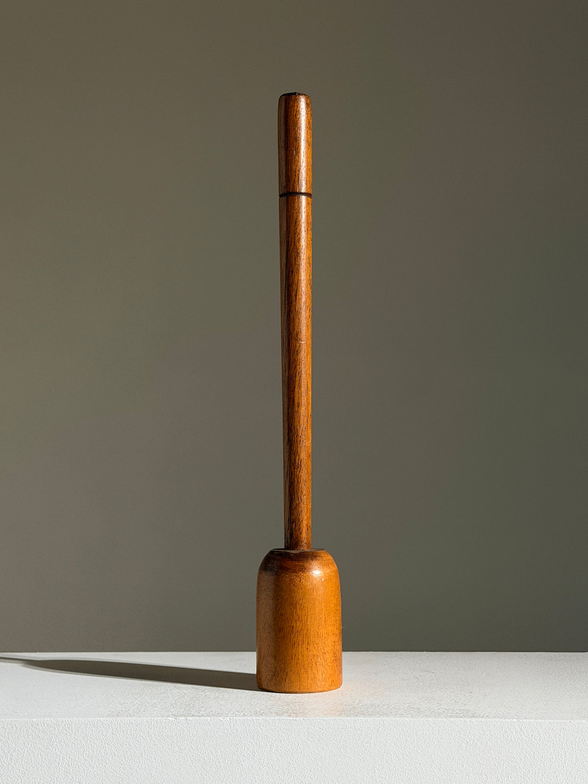 Set of two solid wood sculptures, French folk art, 19th century. — close-up