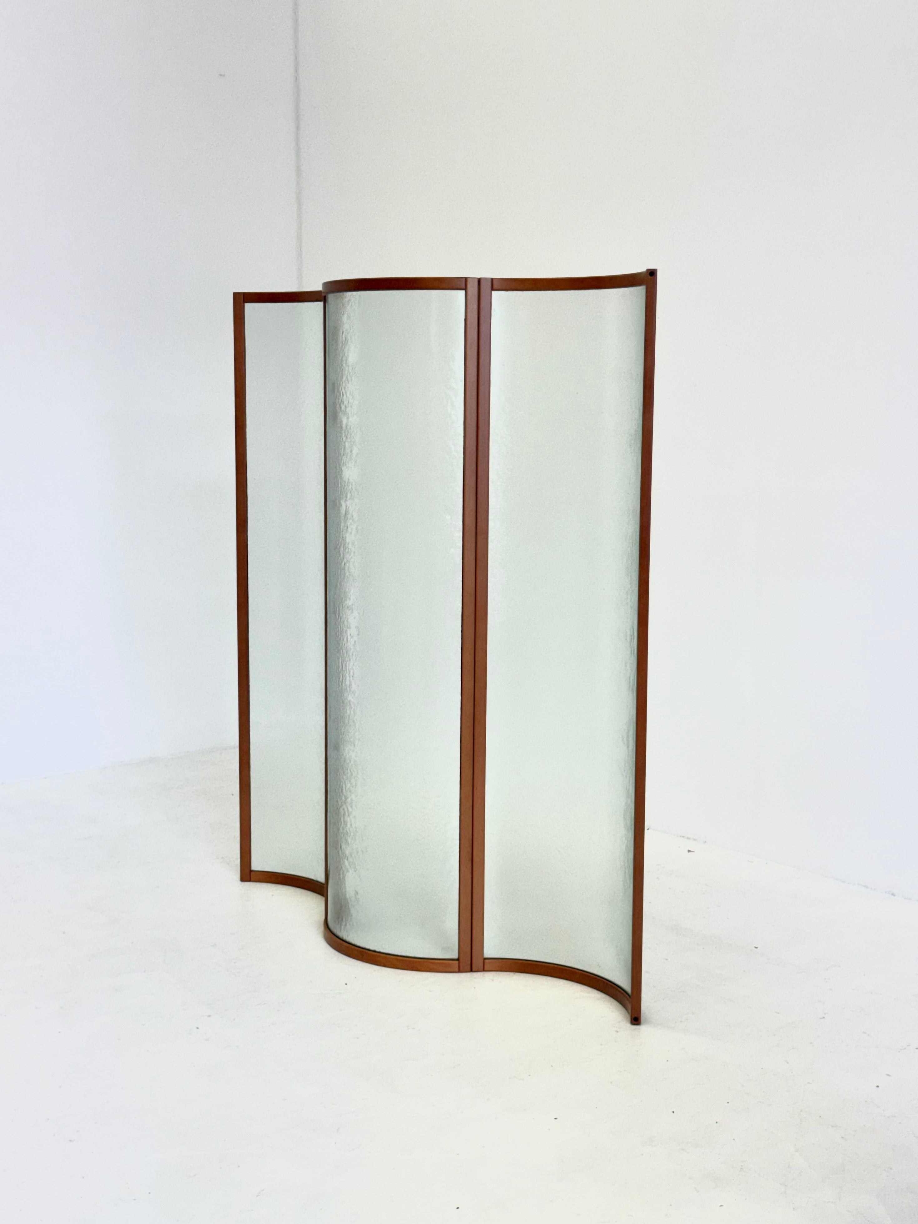 Esse room divider by Vittorio Livi for Fiam — lifestyle setting
