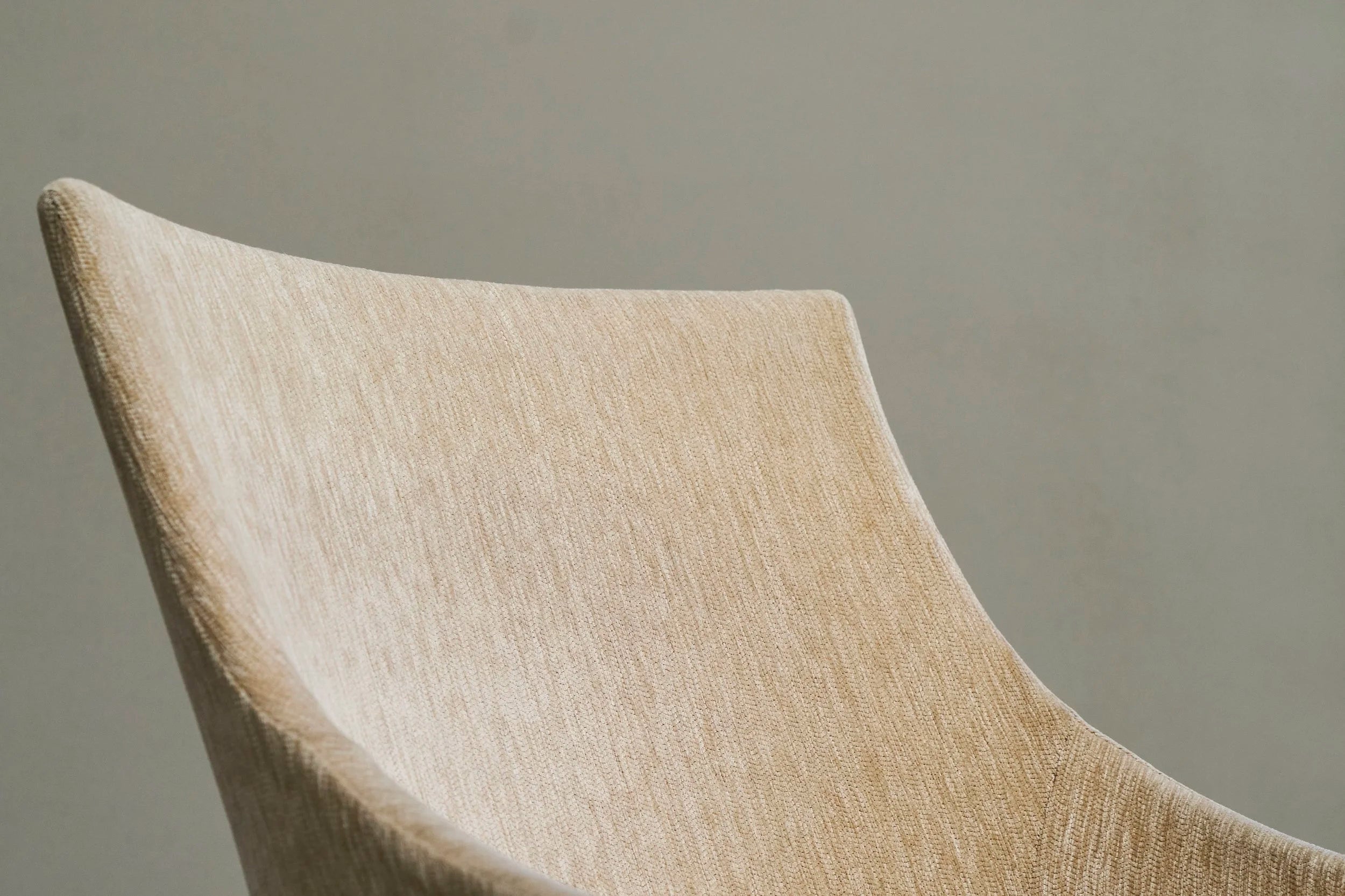 Very Elegant Mid-Century Armchair in Wool and Beech Europe 1950s — close-up