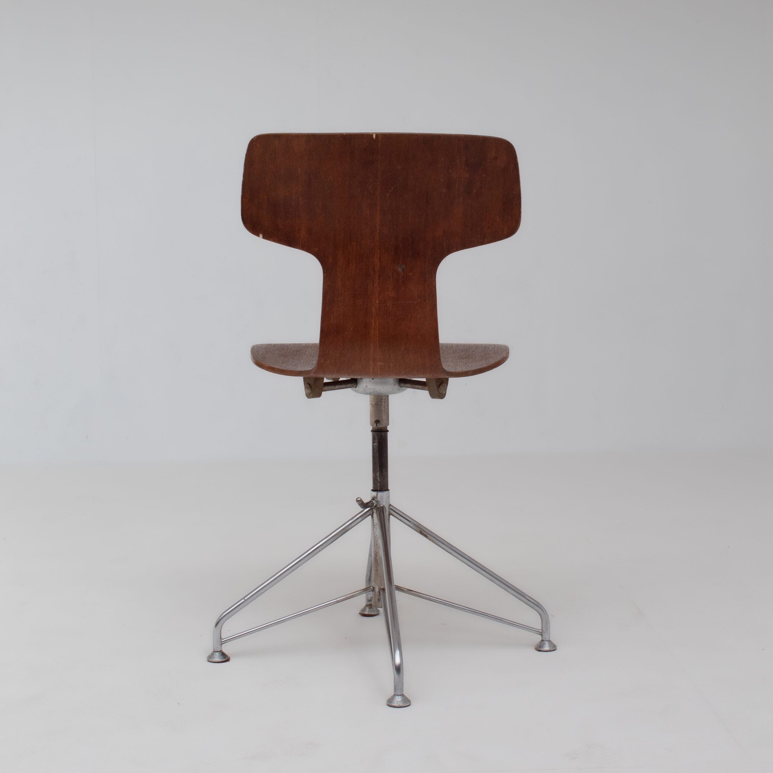 Set of 4 Arne Jacobsen Chairs — additional view