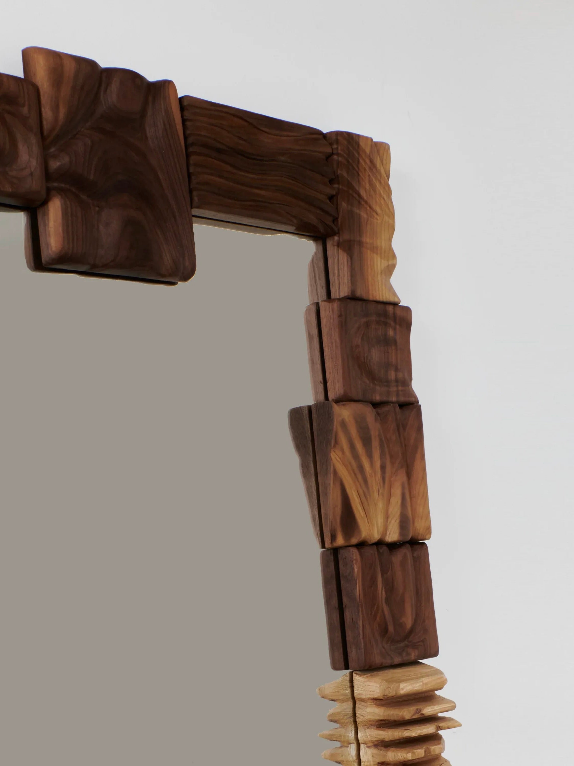 Catarina Mirror — close-up