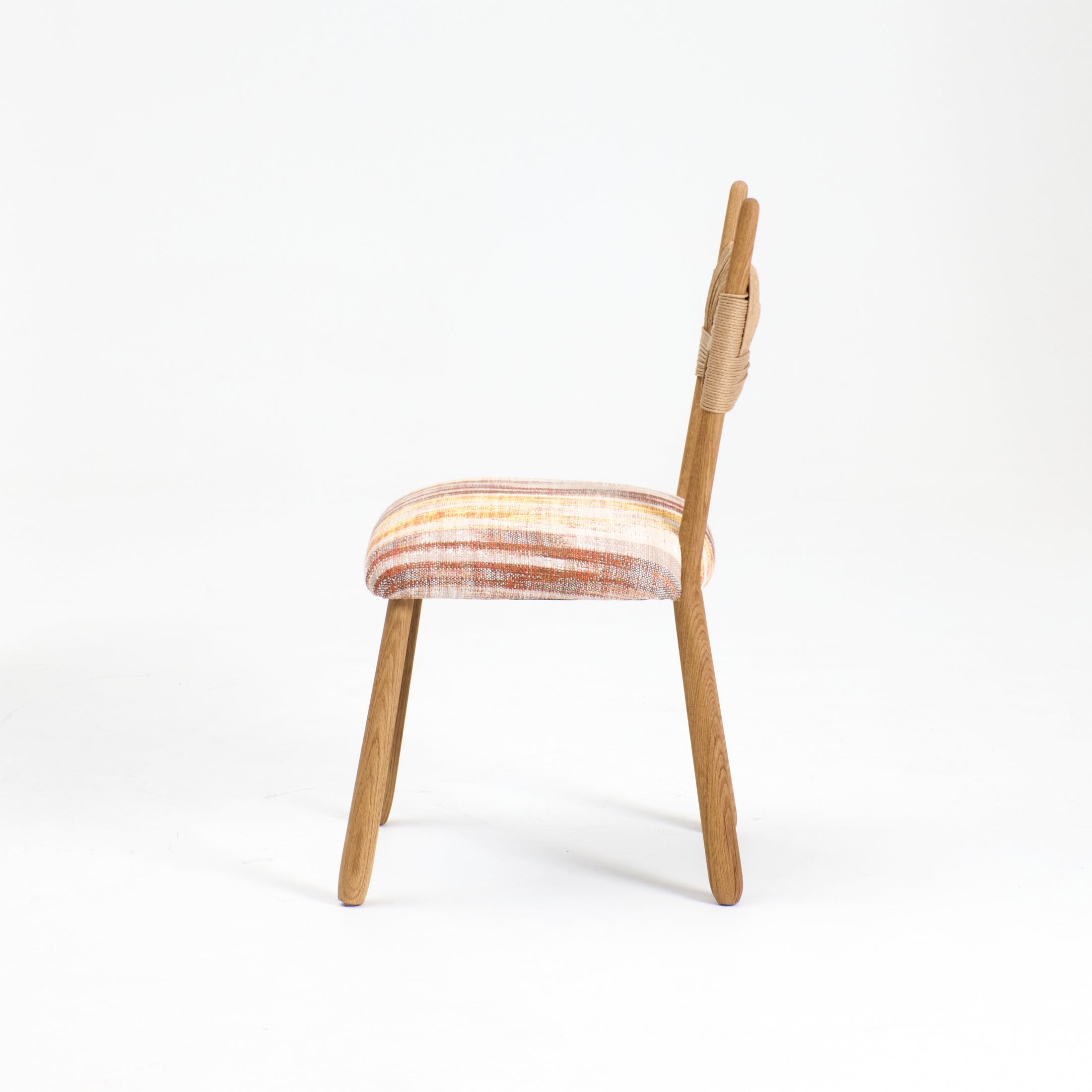 Perícia Dining chair — side angle
