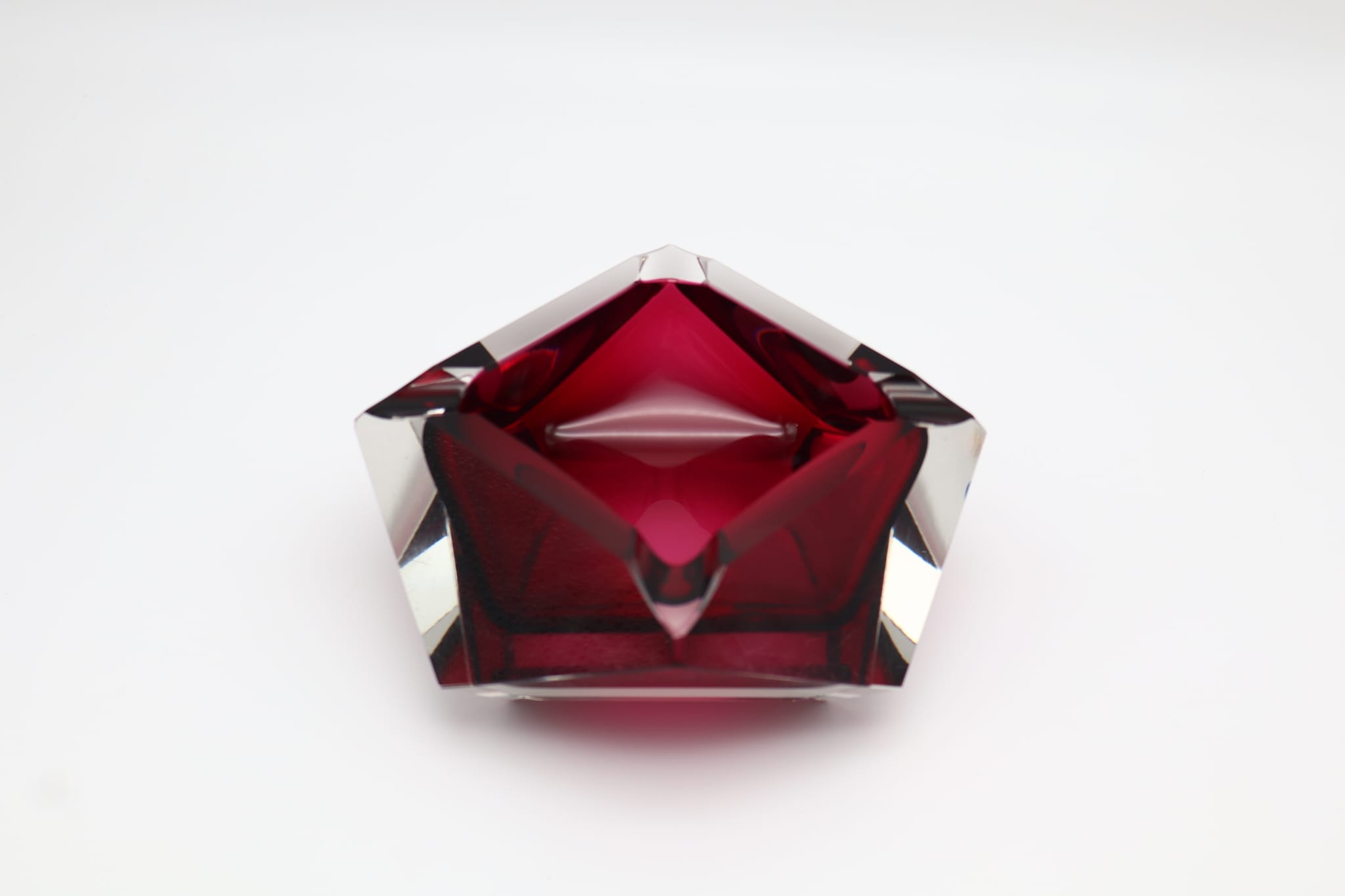 Mid-Century Sommerso Murano Glass "Garnet" Ashtray by Mandruzzato – 1965 — detail view