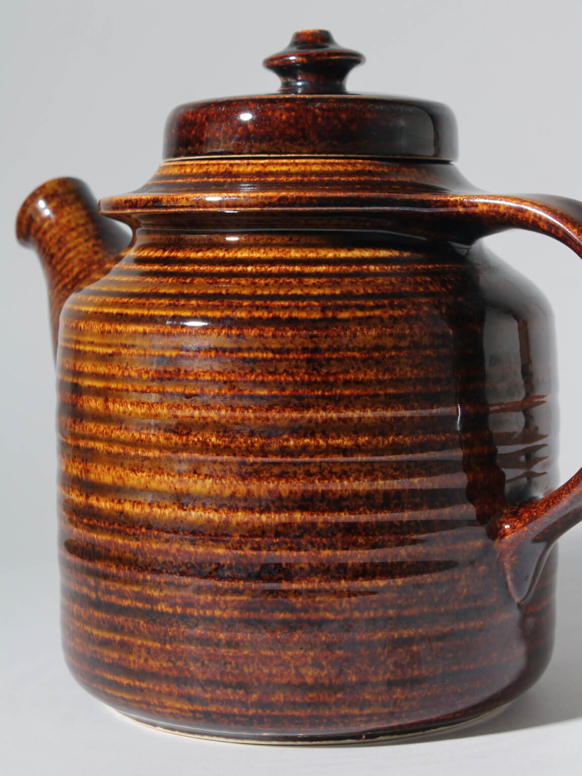 Ulla Procopé, Göran Bäck "Kaarna" Ceramic Glazed Teapot — side view highlighting rich brown glaze