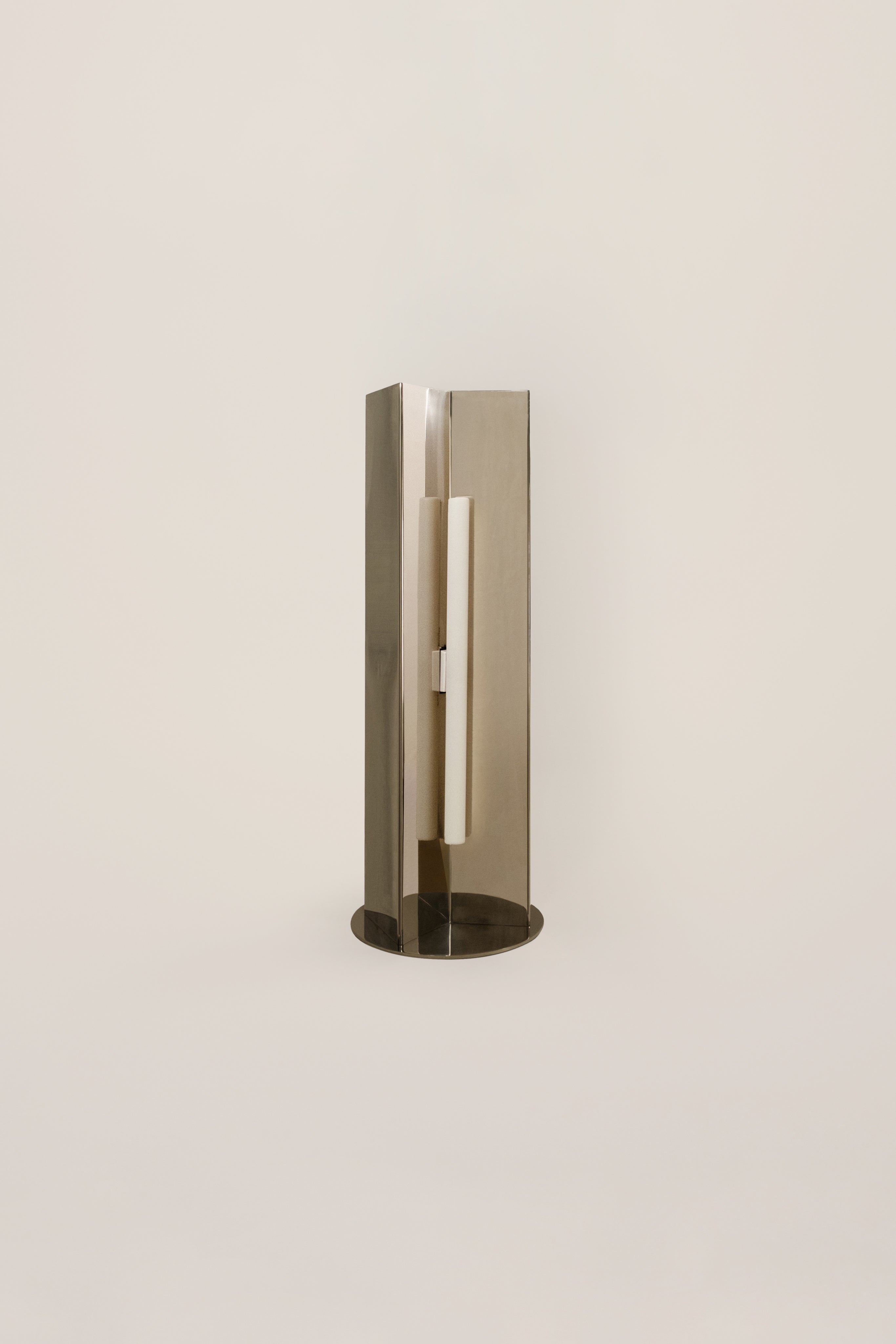 'Arrow' Table Lamp Without Diffuser — detail view