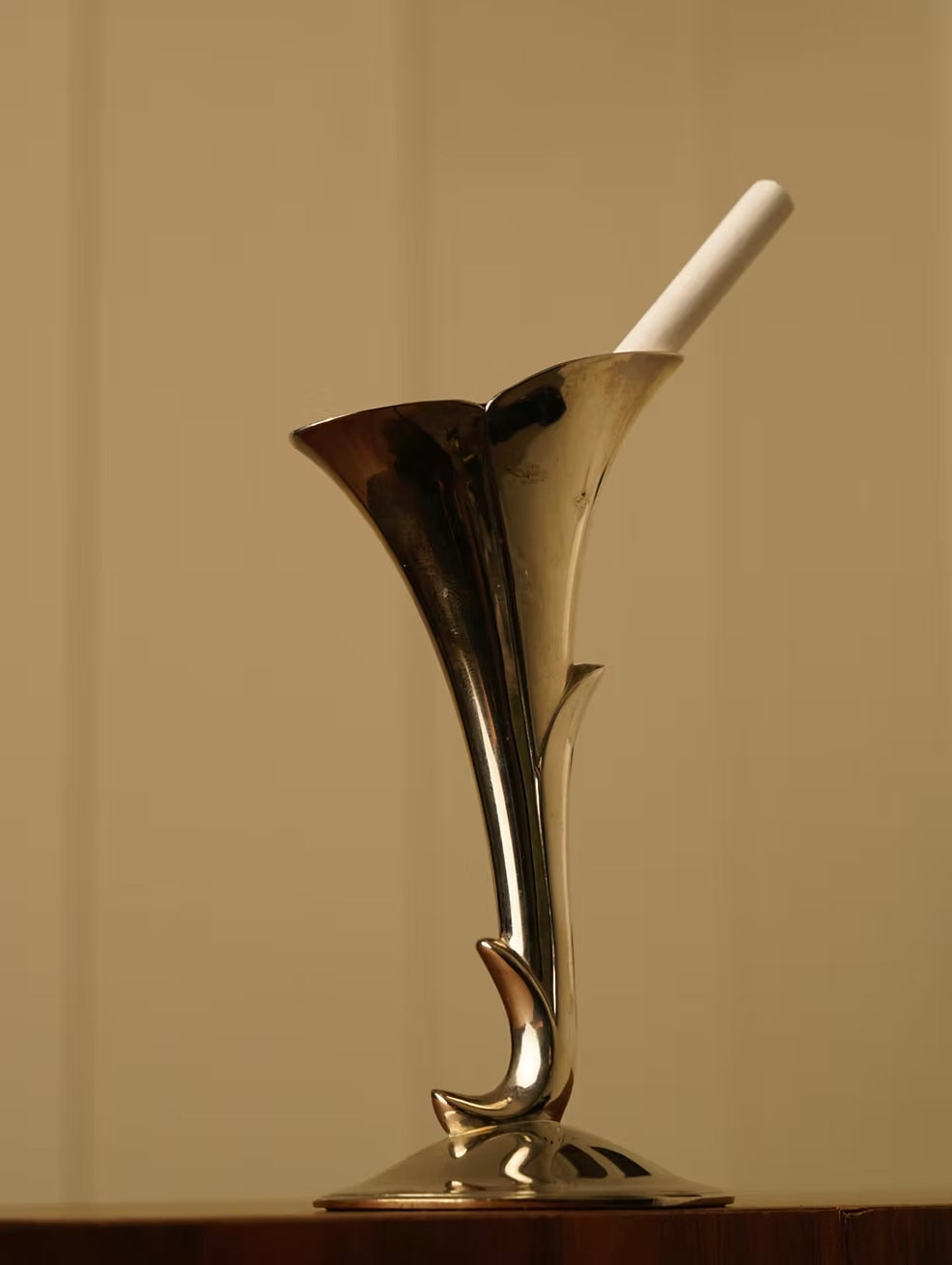 Petit Fleur Miniature vase — detail view