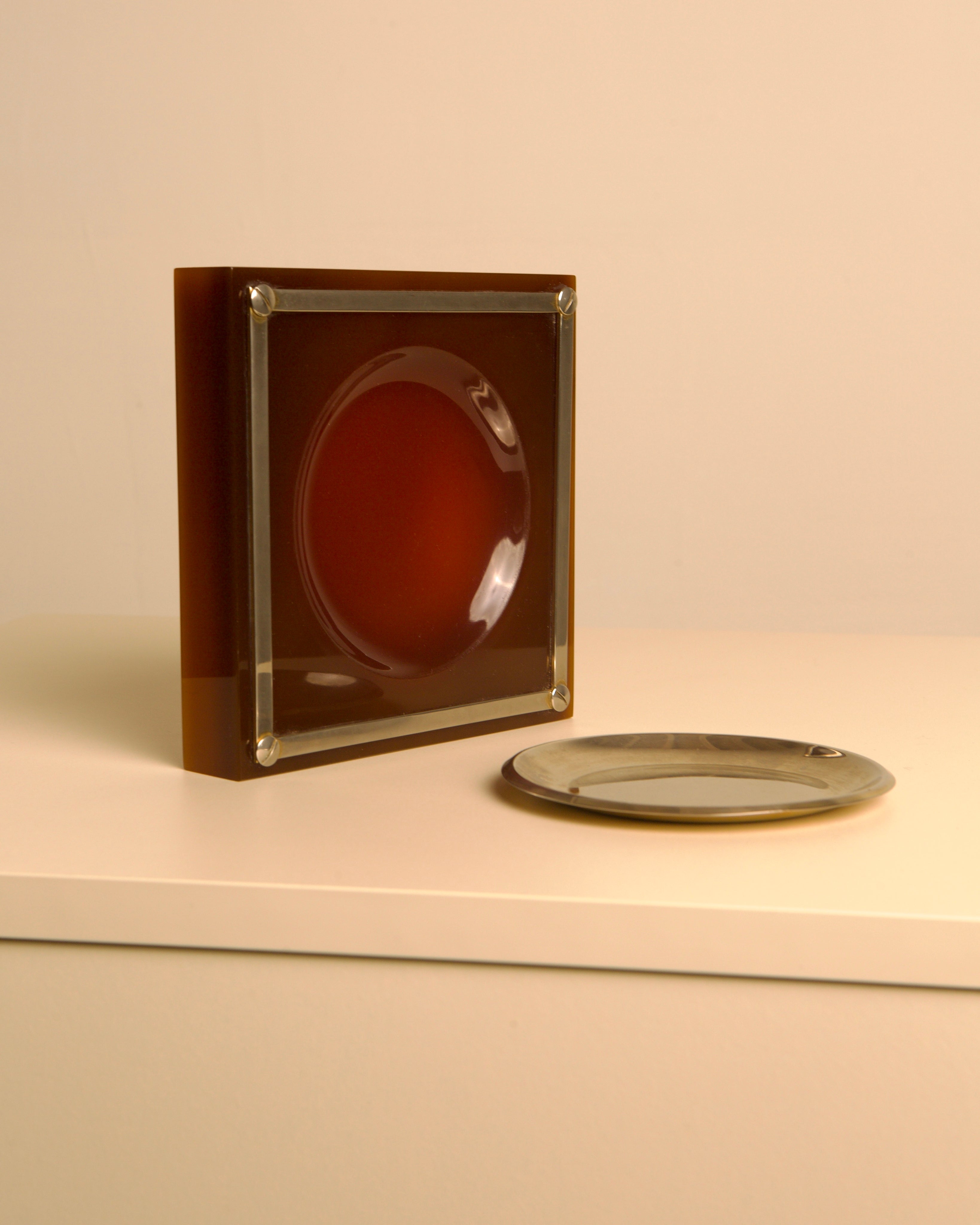 Plateau à bibelots carré italien en métal et résine, années 1960