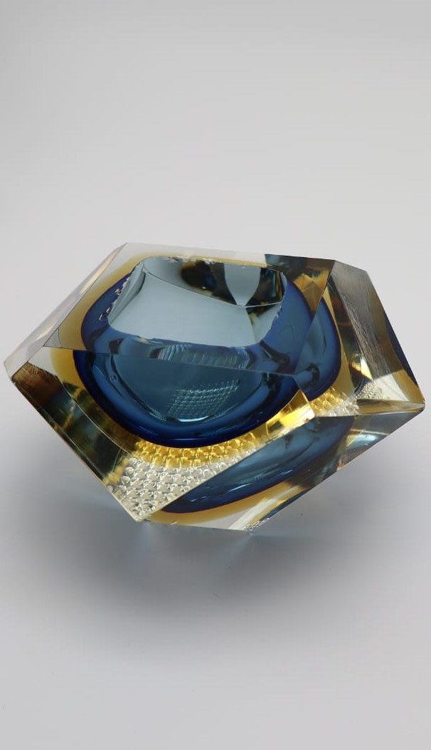 Diamond Murano Glass ashtray by Flavio Poli for Seguso 60's — side angle highlighting blue and gold tones