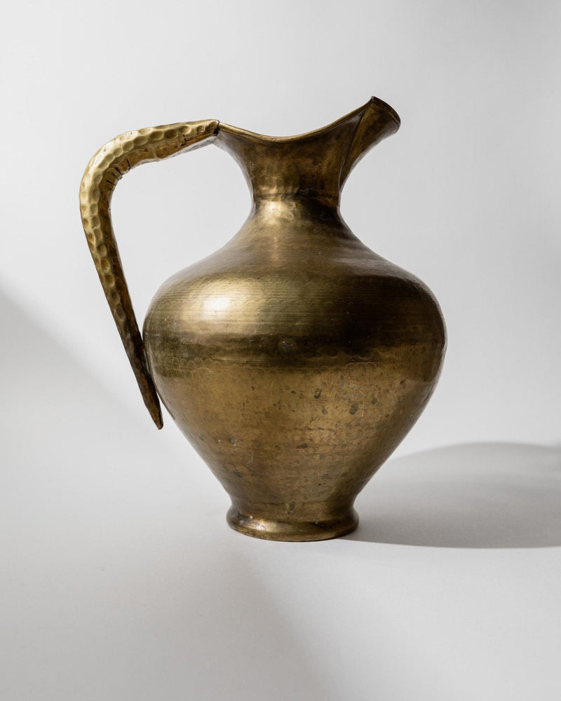 Vintage 1940s Brass Vase, Hand-Hammered Metal in Amphora Shape, Design Italy 1940s, Decorative Retro Flower Vase, Elegant Gift Idea by Bottega Jacobs