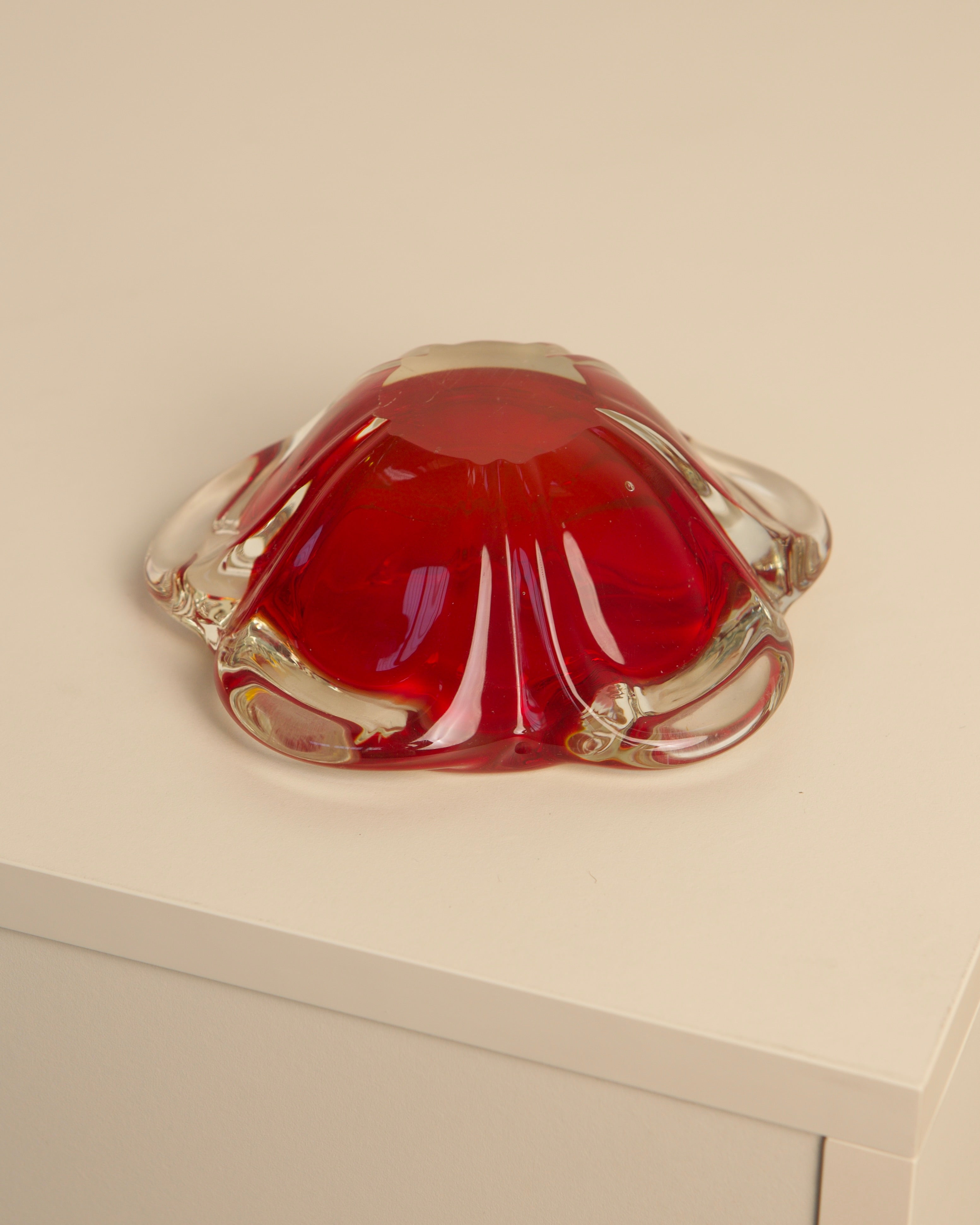 Cendrier "Fleur" en verre de Murano rouge des années 80
