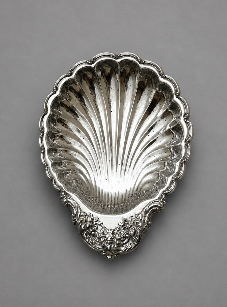 Vintage Silver-Plated Shell Serving Plate — detail view