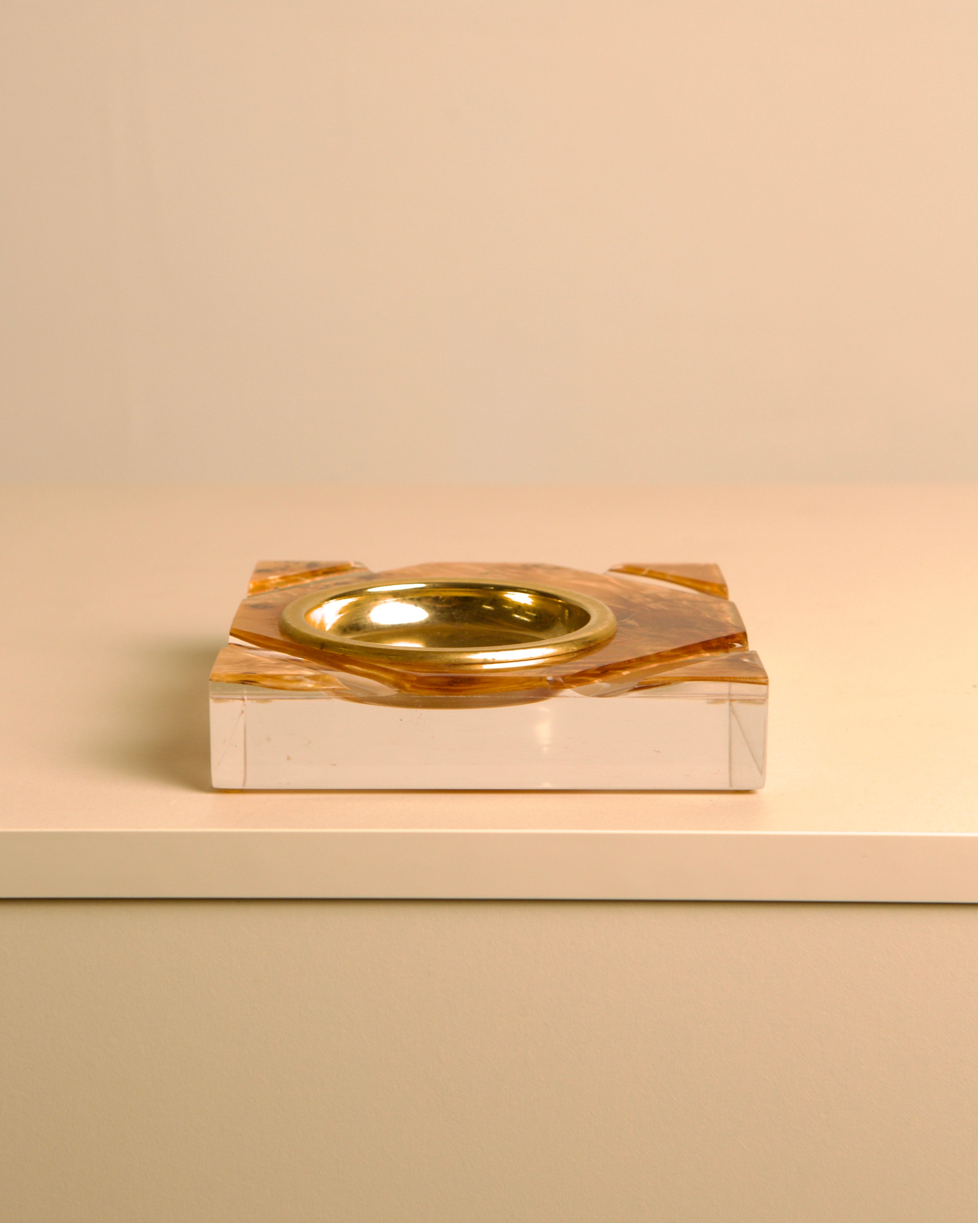 Italian catch-all in plexiglass with gilt metal and amber burl wood lid, 1970s — detail view