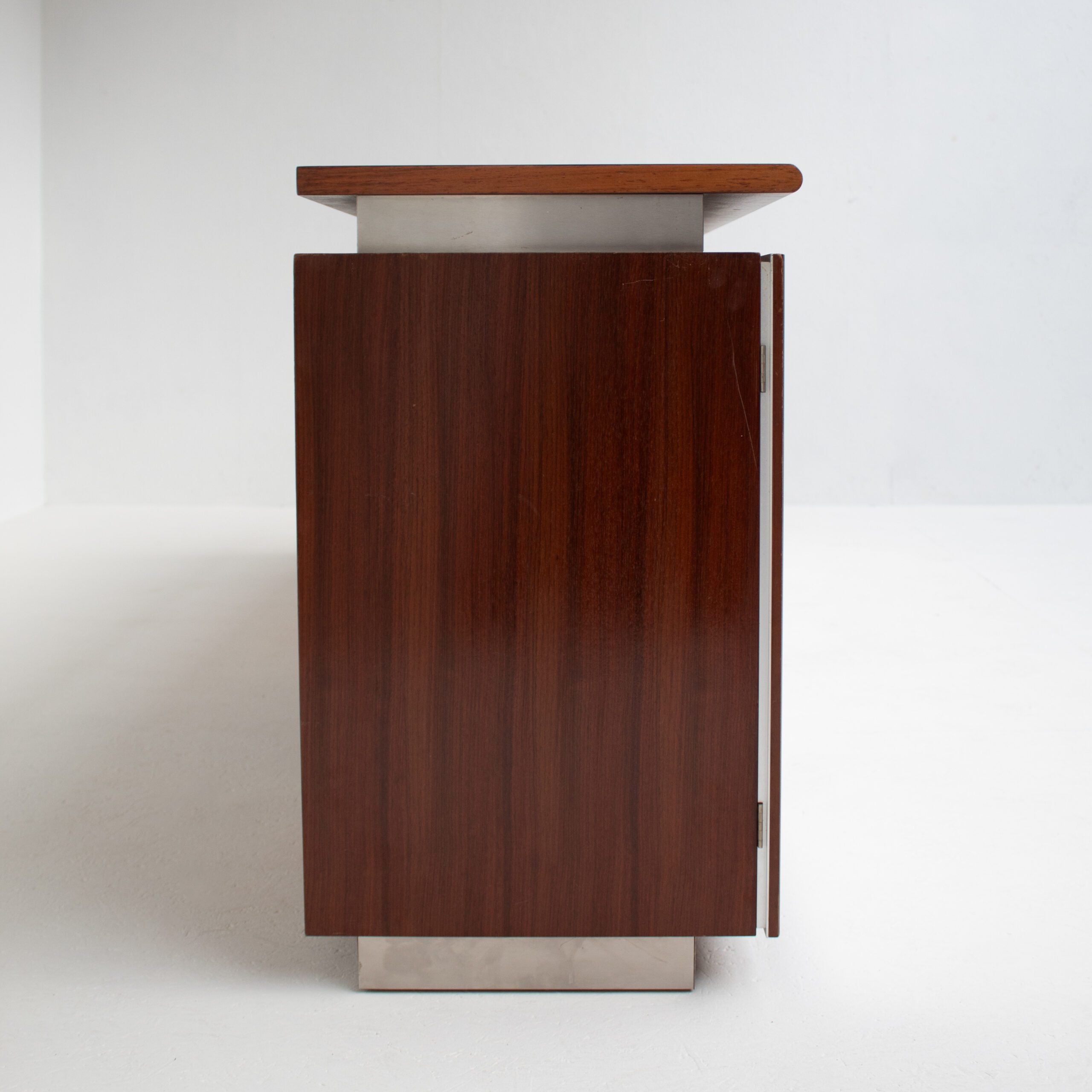 Armoire Acerbis marron avec portes chromées