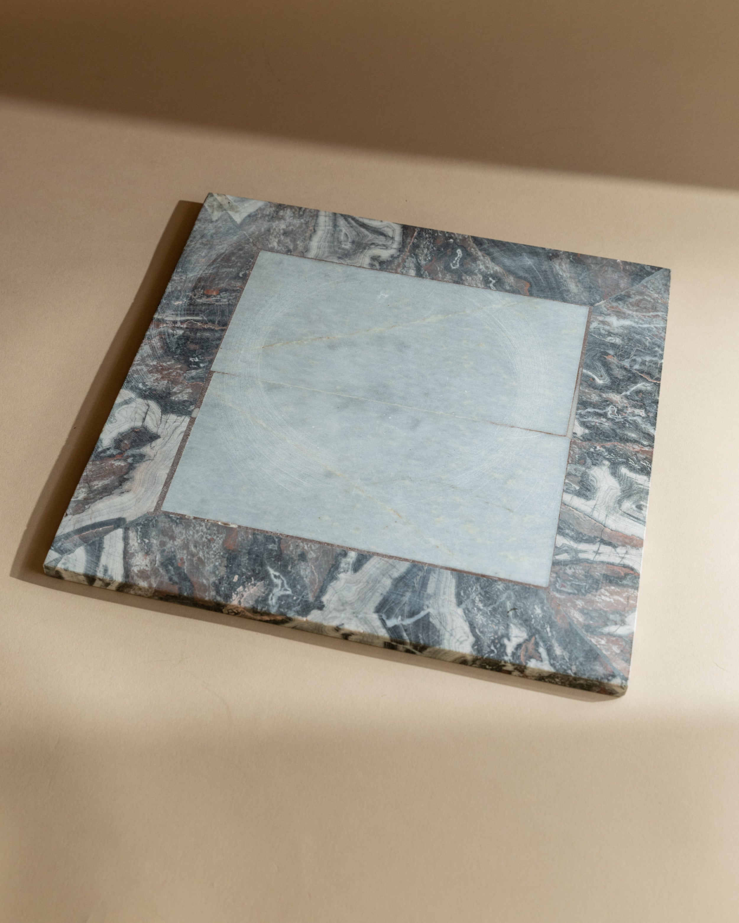 Ensemble d'échecs en marbre - Plateau en pierre avec pièces sculptées, Italie années 1960