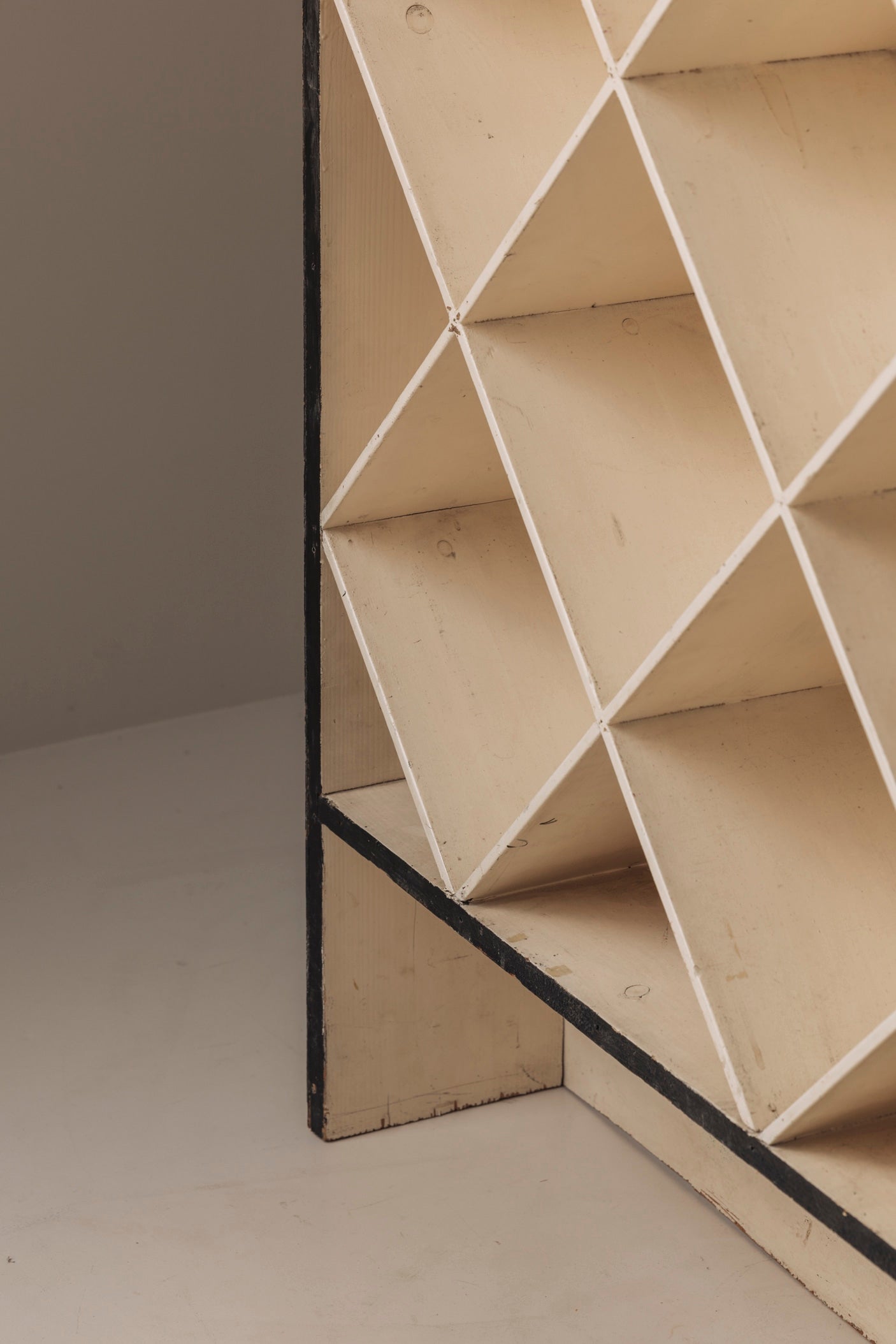 Geometric open bookcase, France 1950s. — additional view
